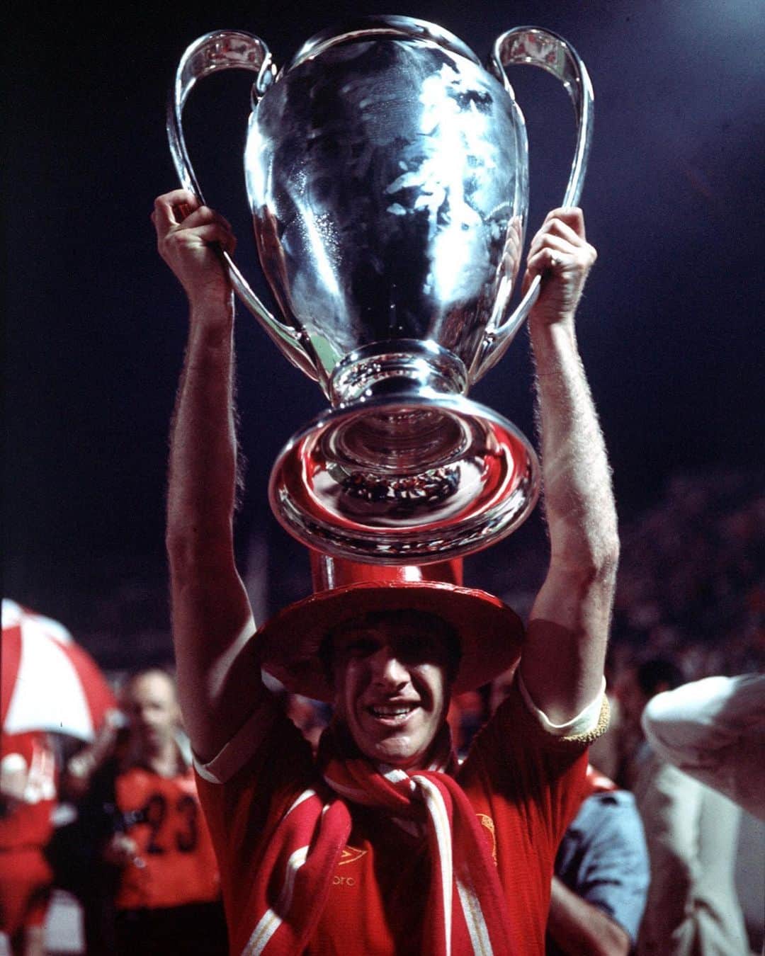 リヴァプールFCさんのインスタグラム写真 - (リヴァプールFCInstagram)「The first Reds captain to lift the European Cup. 🙌 Emlyn Hughes 🙌 #OnThisDay in 1977! 🏆 #LFC #LiverpoolFC」5月25日 21時00分 - liverpoolfc