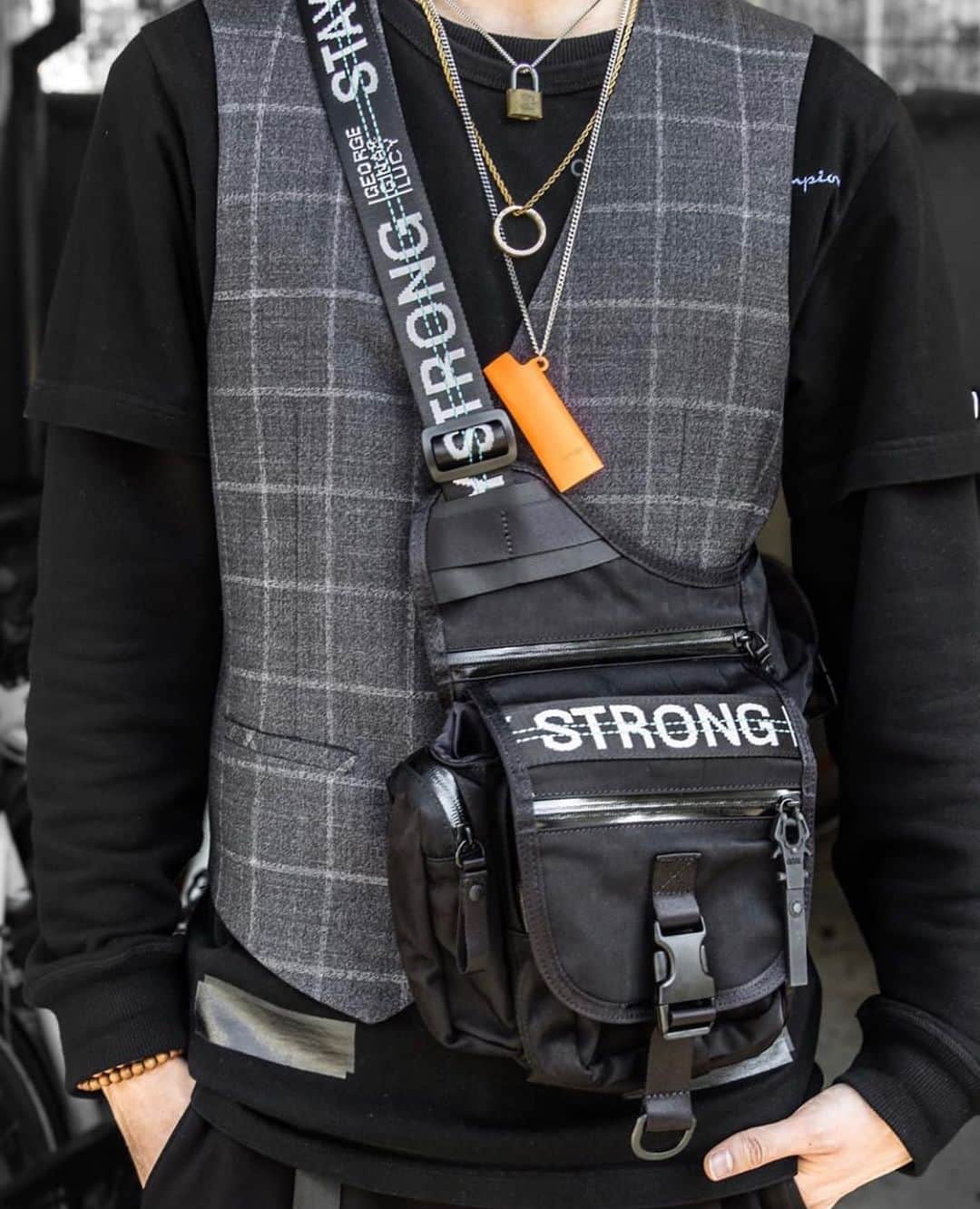 ジョージジーナ&ルーシーのインスタグラム：「Outfit Details by @_kai_yun 🧡 He’s wearing our Pu$h Her in colorway: Black strong 🔥 • • • • • • #georgeginalucy #streetwear #streetstyle #streetfashion #hypebeast #highsnobiety #hsstyle #snobshots #35mm #vsco #vscocam #basementapproved #supreme #balenciaga #details #outfitdetails #menswear #mensfashion #tattoo #kicksonfire #sneakers #balenciagas #ootdmen #streetmobs」