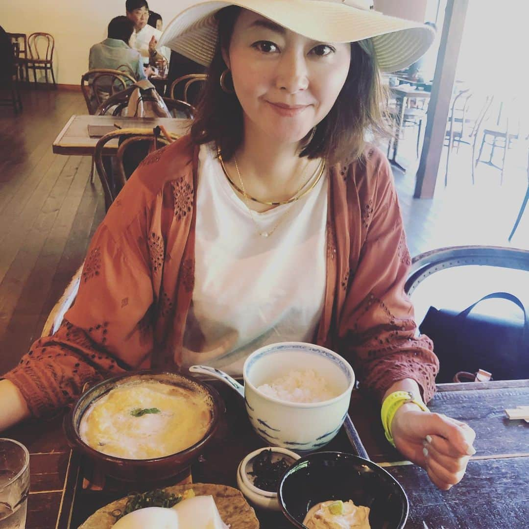 竹本アイラさんのインスタグラム写真 - (竹本アイラInstagram)「箱根湯本の湯葉丼直吉 平日は待ち時間短いです。 湯葉丼も湯葉刺しも美味しくてリーズナブル。 #箱根 #箱根旅行 #箱根グルメ #箱根ランチ #箱根湯本 #箱根温泉 #箱根湯本食べ歩き #箱根峠 #hakone #hakoneonsen #onsen #湯葉 #湯葉丼直吉 #湯葉料理 #湯葉ピザ #人気店 #グルメ #行列のできる店」5月25日 20時56分 - aira.ar50