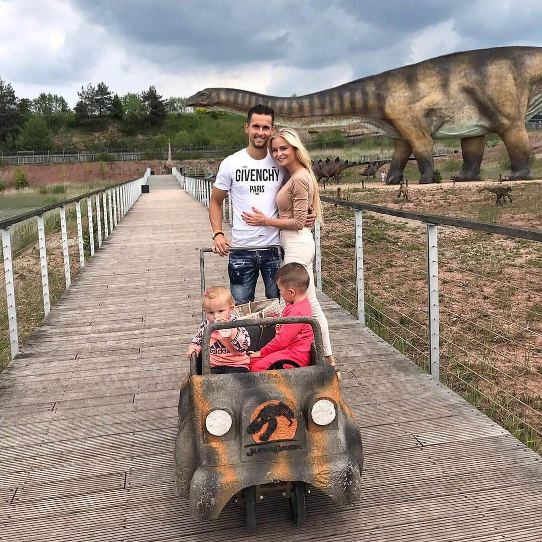 パヴェル・オルコウスキのインスタグラム：「Family trip 🐾🦖 #juraparkkrasiejow . #jurapark #dinosaur #dinopark #familytime #family #love  #fun #happy #instagood  #kids #smile #travel #holiday #photooftheday #familyfirst  #qualitytime #weekend #photography #picoftheday  #familygoals #children」