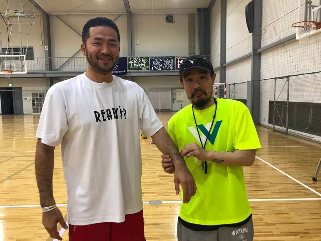 のインスタグラム：「今日は@explorers_kagoshima.exe が岡山でプレミアリーグの試合の為に、今日はカズのいるIPUの体育館を使わせてもらい調整を行いました！ カズの相変わらずの腕毛を見て、何か安心しました！ IPUの女子の子達もみんな元気でカズが彼女達にどんな関わり方をしているのか何となく伝わりました。 カズの「SNSあげていいですか？」が、、、笑 僕らもエサにされました！笑 明日頑張るぞ！！ #explorers#3X3#IPU#岡山#カズありがとう#女子力」