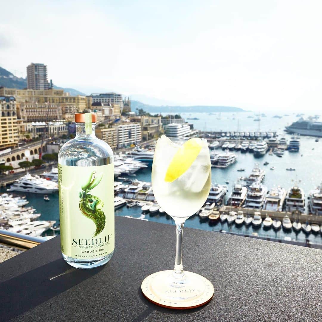 MERCEDES AMG PETRONASさんのインスタグラム写真 - (MERCEDES AMG PETRONASInstagram)「How about this view for #MonacoGP Quali... 👀 Kicking back with @seedlipdrinks in Monte Carlo 👌 • #MercedesAMGF1 #F1 #Seedlip #SeedlipDrinks #MonteCarlo #DesignatedDriver」5月25日 21時16分 - mercedesamgf1