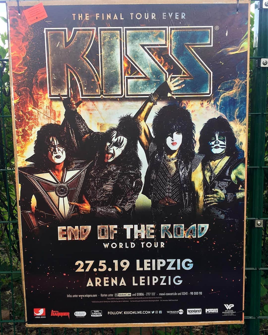 KISSさんのインスタグラム写真 - (KISSInstagram)「The #EndOfTheRoad World Tour European leg opens Monday in #Leipzig, #Germany.  What shows are you coming to in Europe?」5月25日 21時27分 - kissonline