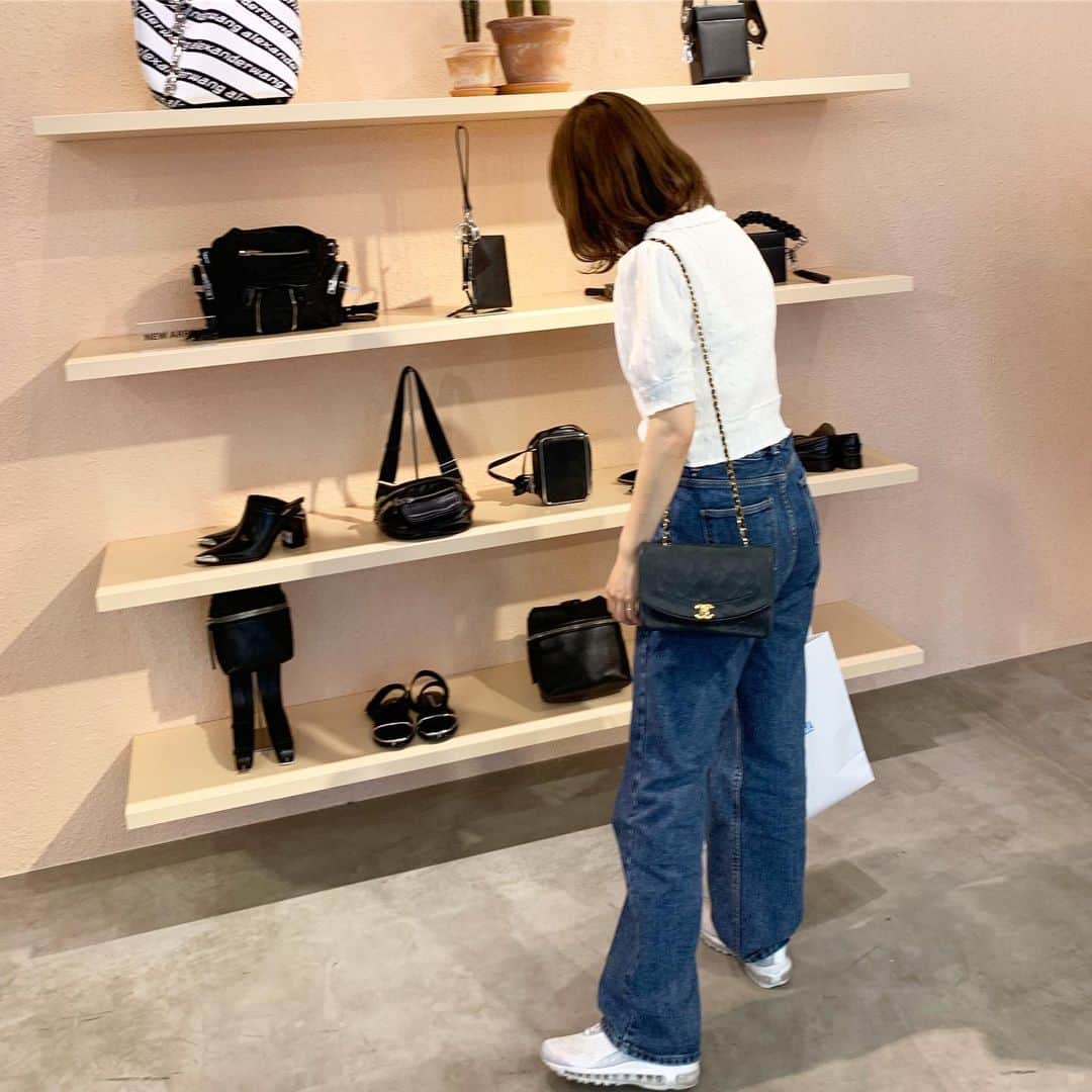 新原愛加のインスタグラム：「🖤🖤🖤」