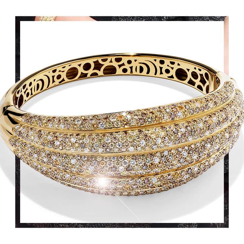 のインスタグラム：「Combining the allure of Italian jewelry with a unique design, #DamianiSpicchiDiLuna precious handcrafted creations shine bright at #Cannes2019.  #Damiani #Cannes2019 #CFFwithDamiani」