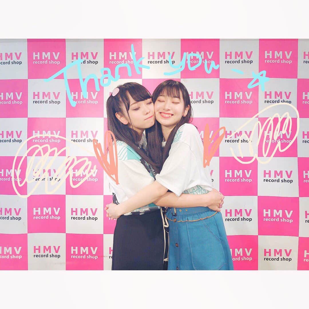 山下七海さんのインスタグラム写真 - (山下七海Instagram)「﻿ みなさま、こんばんわ🦄✨﻿ 橘彩芽役の山下七海です💫﻿ ﻿ ﻿ 今日は8/pLanet!!「Precious Notes」発売記念イベントでした🥰﻿ ありがとうございました💕﻿ ﻿ ３周年記念イベントのことだったり、レコーディングの時の話、﻿ みはるんとのプライベートのことなどをお話ししました👑🍒﻿ ﻿ ﻿ ハニプライベントに参加するのがまだ２回目なので少し緊張していましたが😳﻿ みはるんといると心がリラックスして、いつも通りの私じゃん！と自覚。納得しながらステージに立っていました😊✨﻿ ﻿ 私は肩の力が抜けている時が1番強いですから💎💓﻿ 誰でもそうかもしれません💆🏻‍♀️✨﻿ 今日、最高の笑顔でみなさまにお会いできたことを嬉しく思っています🐢💗﻿ ﻿ 隣にいてくれたみはるんにも感謝しています！﻿ ﻿ ﻿ 改めて、ありがとうございました👑✨✨✨﻿ ﻿ ﻿ #ハニプラ﻿ #Precious Notes﻿ #澤田美晴﻿ #山下七海﻿ #愛に包まれて﻿ #すくすく育った２人でした﻿ ﻿ ﻿ Ps、みはるんのお母様にいただいた、お揃いのアクセサリーも載せます💖﻿ なんとお母様の手作りなんです😘✨﻿ 今日一緒につけてたよ👯‍♂️🐰」5月25日 21時33分 - aishite773