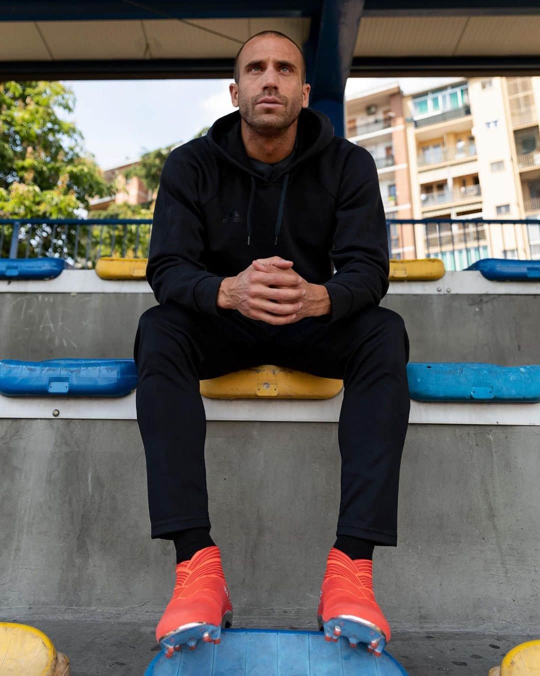 ロレンツォ・デ・シルヴェストリのインスタグラム：「La performance sul campo è il frutto di una maniacale attenzione per i particolari! 👁🔍 #NEMEZIZ #AdidasFootball #DareToCreate」