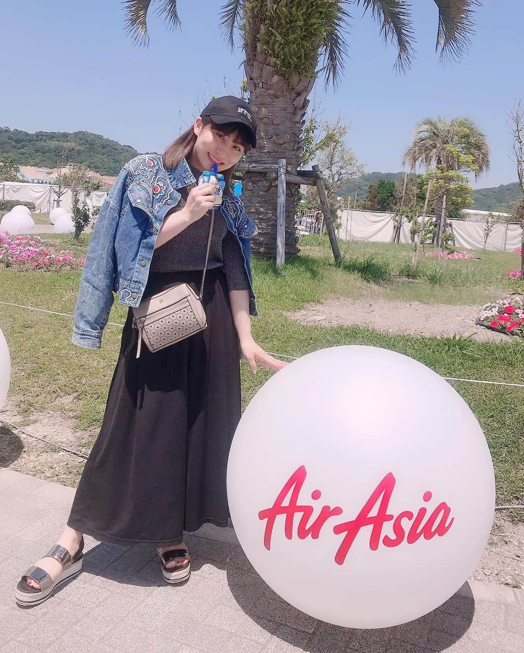 坂本遥奈さんのインスタグラム写真 - (坂本遥奈Instagram)「メ〜テレMUSICWAVE！ 会場にあった丸くて可愛い#AIRAsia とパシャリ📷 来てくれたみなさん！ ありがとうございました☺️ 野外フェスってやっぱりいいな！ 踊りまくって楽しすぎました🌷 #日向坂46 さん #djダイノジ 大谷さん #チーム名古屋 #micro さん #望木 アナ #ボイメン 兄さん #祭nine のみんな #musicwave」5月25日 21時34分 - haruna_sakamoto_official