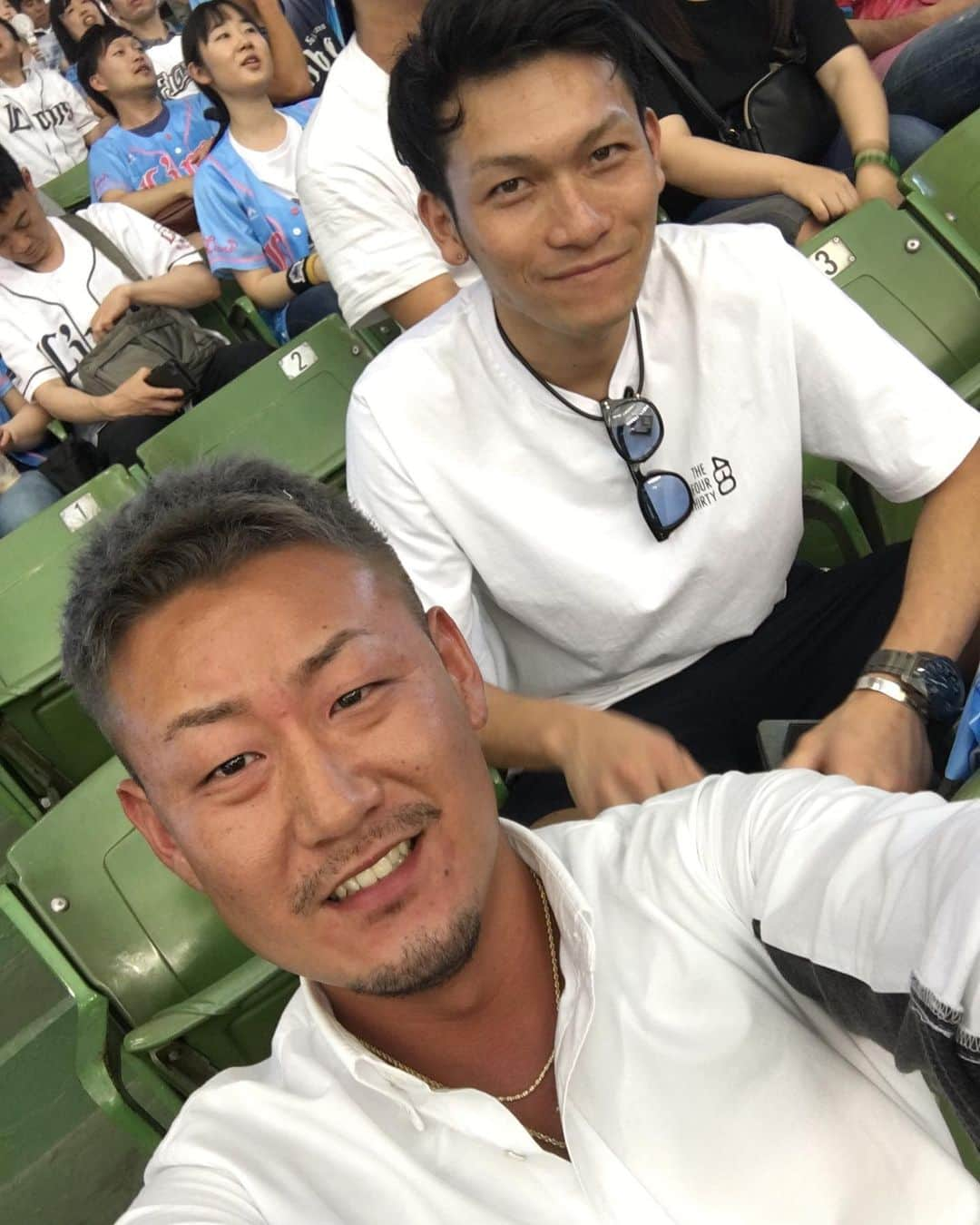 中田de翔さんのインスタグラム写真 - (中田de翔Instagram)「. . 今日は久々に親友のイケメン元氣と野球観戦✌🏽 . 楽しすぎた👏👏👏 . でも翔くん絶不調やね… . がんばれーーー💪🏽 .  #日ハム #西武ライオンズ  #西武ドーム  #試合は負けてしもうた #中田翔 #いつみてもかっけー #俺も翔くんになりたい #最後は声をかけてくれたお兄さんたちと4ショット #激盛れカメラで撮りますって言われた #たしかに激盛れだわ #大人のデパートで買い物したのは内緒だよ #俺らだって男さ #エロスには興味しかないよ」5月25日 21時44分 - tsubasa__y