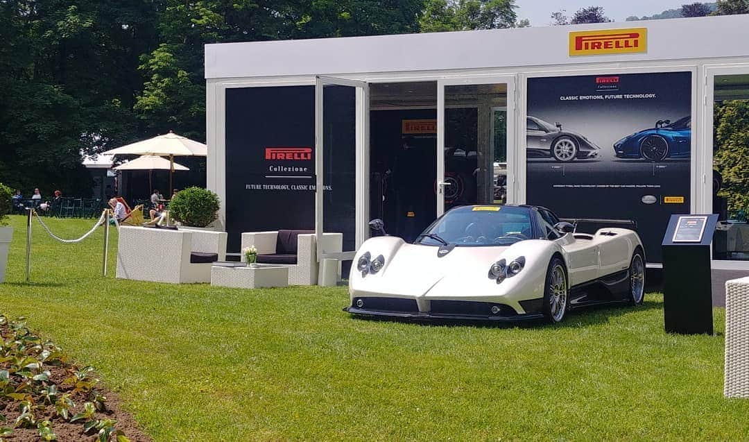 パガーニ・アウトモビリのインスタグラム：「Better together. Thanks to our good friends of @pirelli for hosting the mighty Zonda F, chassis #04 of 25, in the magnificent setting of Villa Erba. #pagani #pirelli #zondaf #zonda20 #villadeste #concoursofelegance」