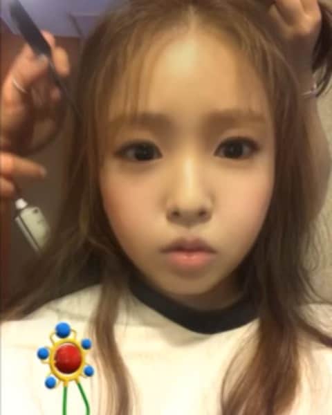 BoAのインスタグラム：「그렇게 유행이라 하니.. 나도 한번 해보았다 ㅋㅋ 까탈애기 ㅋ」