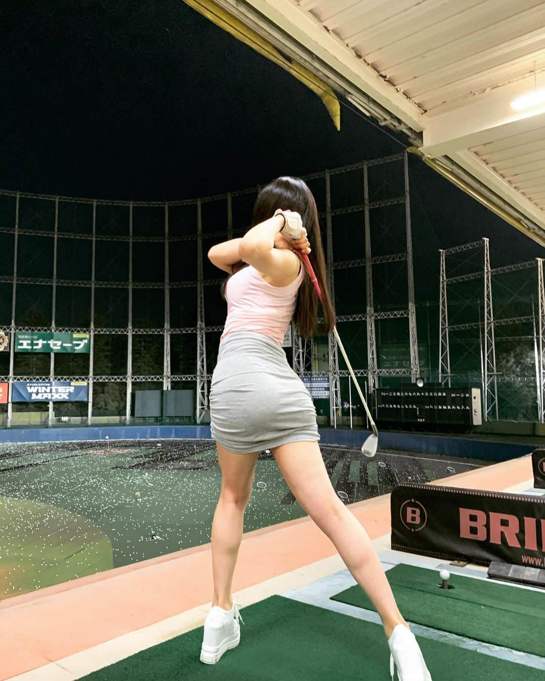 渋谷ゆりさんのインスタグラム写真 - (渋谷ゆりInstagram)「I didn’t play golf for 4yrs🏌️‍♀️Do u play golf ?? ゴルフ４年ぶり🏌️‍♀️皆はゴルフする？ 四年沒打高爾夫了🏌️‍♀️你打嗎？  #ゴルフ #golf #高爾夫 #打ちっ放し #明治神宮外苑ゴルフ練習場 #ゴルフ女子 #playgolf #tokyo #japan #東京 #日本 #翹臀 #美尻 #ダイエット #筋トレ女子 #筋トレ #callaway」5月25日 21時56分 - shibuya_yuri