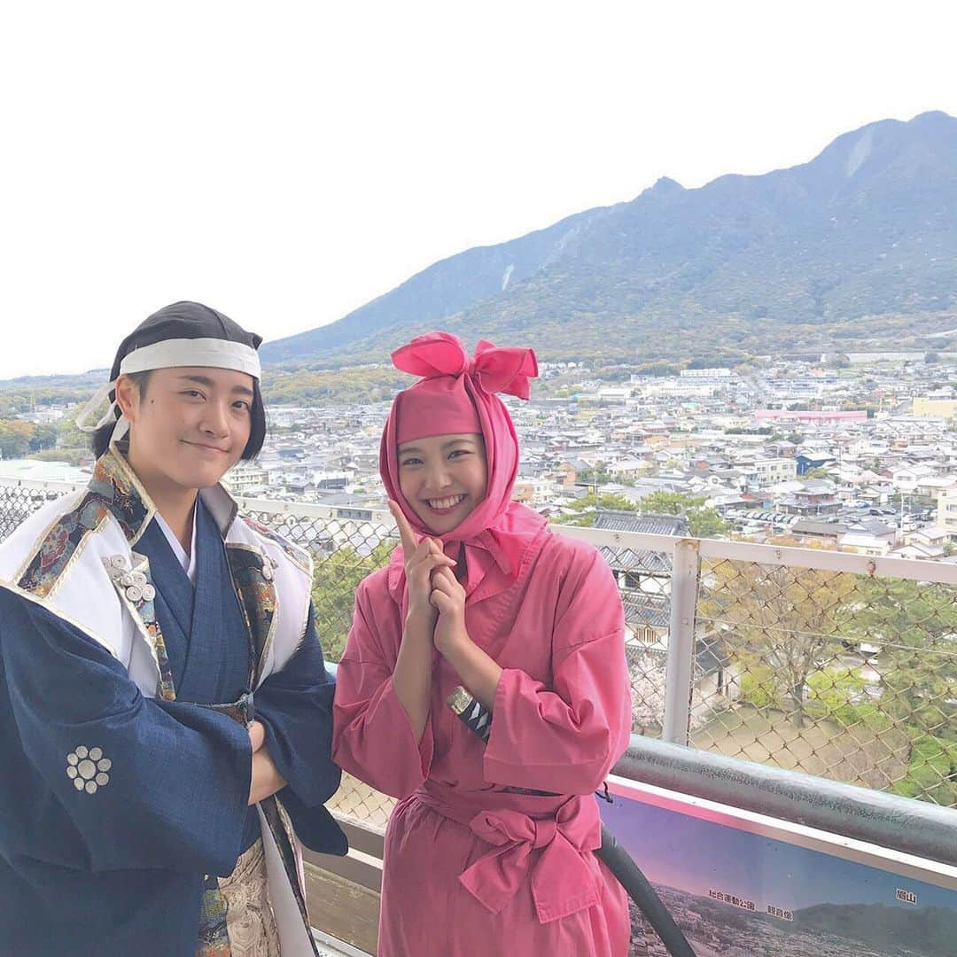 悠花さんのインスタグラム写真 - (悠花Instagram)「今夜の悠花のナガサキ街音は、【島原城】に遊びに行ってきましたよ〜❤︎ ・ 山と海に挟まれた島原城は、右を向いても左を向いてもステキな景色でした✨ ・ そして！島原城ではなんと忍者になることができるんです(笑) 私も実際に体験してきましたよ🙊💓 ・ たくさんの魅力がある場所です。皆さんぜひ遊びに行ってみてくださいね〜🌷 ・ #島原城#忍者#悠花のナガサキ街音#長崎#長崎県ホンダカーズ#ホンダ#nib#model#松尾悠花#haruka#instagood #instalike #lol#hair#make#fashion#Love#enjoy」5月25日 22時01分 - haruka_217_