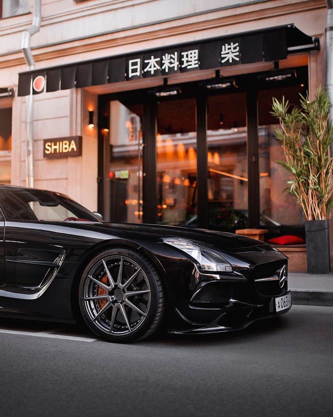 CARLiFESTYLEさんのインスタグラム写真 - (CARLiFESTYLEInstagram)「The Mercedes SLS Black Series. 👍🏼or👎🏼? Photo by @ivanorlov #carlifestyle #SLS #Blackseries ( Follow the @autoplay Network )」5月25日 22時03分 - carlifestyle