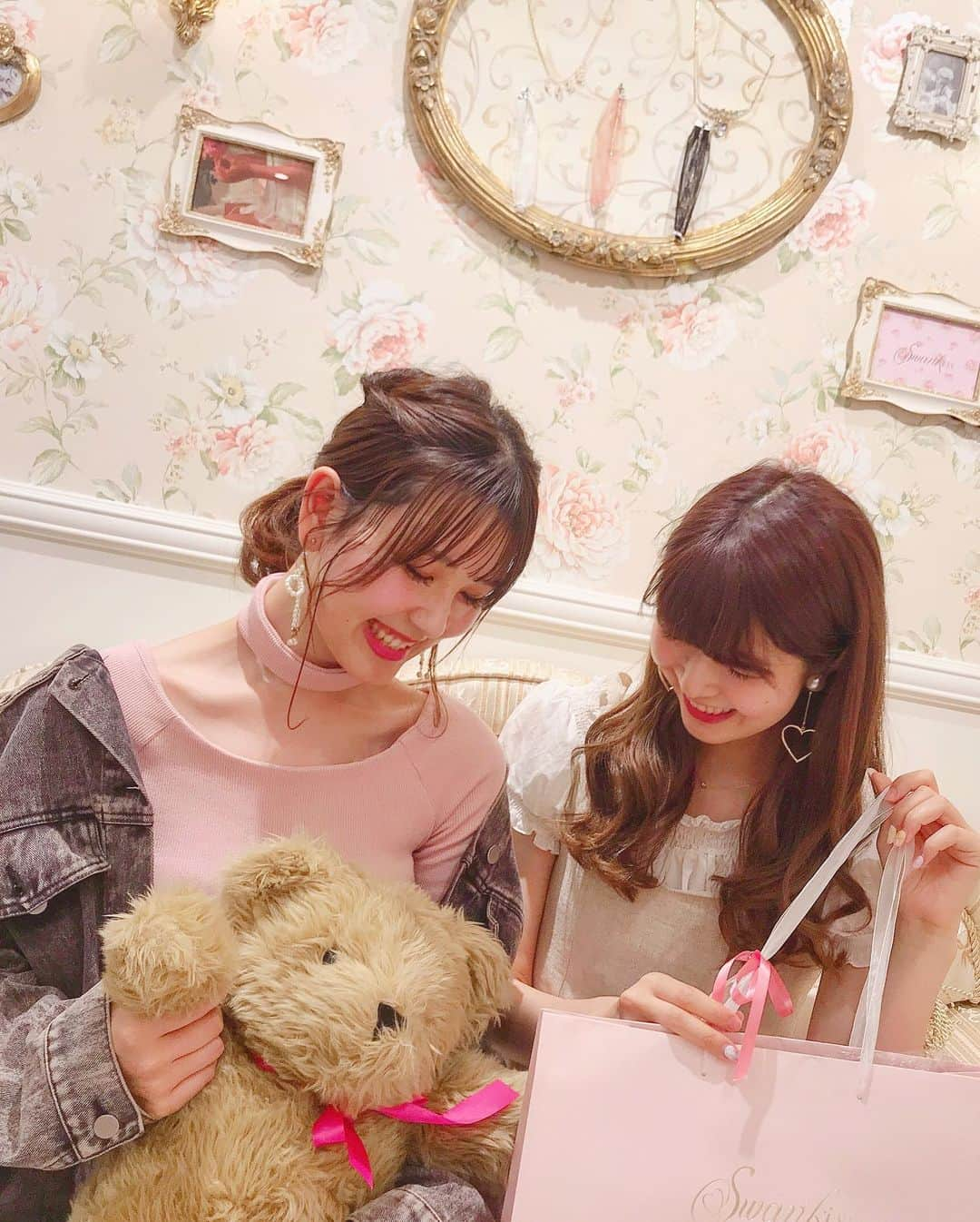 たんりいさんのインスタグラム写真 - (たんりいInstagram)「. . 渋谷109swankissリニューアルオープン したのでともちんといってきた〜☺︎❤︎ . 今日はこの前に一目惚れした @fifth_store のセットアップ 🌼🌼 楽チンスタイル〜〜💗 . 50%オフだよ！プチプラすぎる🌸🌸 . #fifth #fifthtl #フィフス #code #fashion #ootd #outfit #coordinate #style #stylepoint #instafashion #instagood #instalike #ファッション #コーディネート #コーデ #プチプラ #プチプラコーデ #パンツスタイル #ナチュラルリネンビスチェセットアップ #tanrii_code_」5月25日 22時04分 - tanrii97