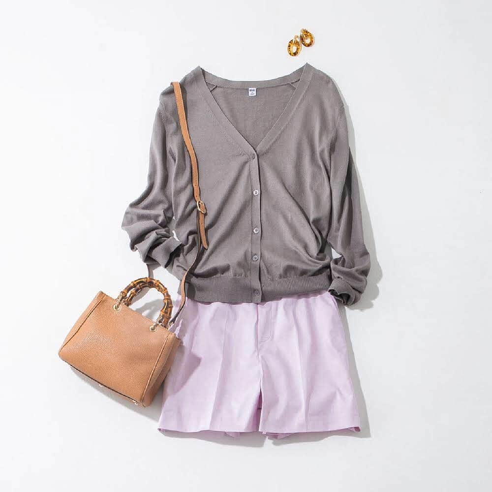 ユニクロさんのインスタグラム写真 - (ユニクロInstagram)「A stylish feel is yours when you use an exquisite color arrangement of charcoal gray and pale pink. #weekend #shorts #cardigan #summerfashion #uniqlolifewear #lifewear #夏コーデ #ユニクロ」5月25日 22時06分 - uniqlo