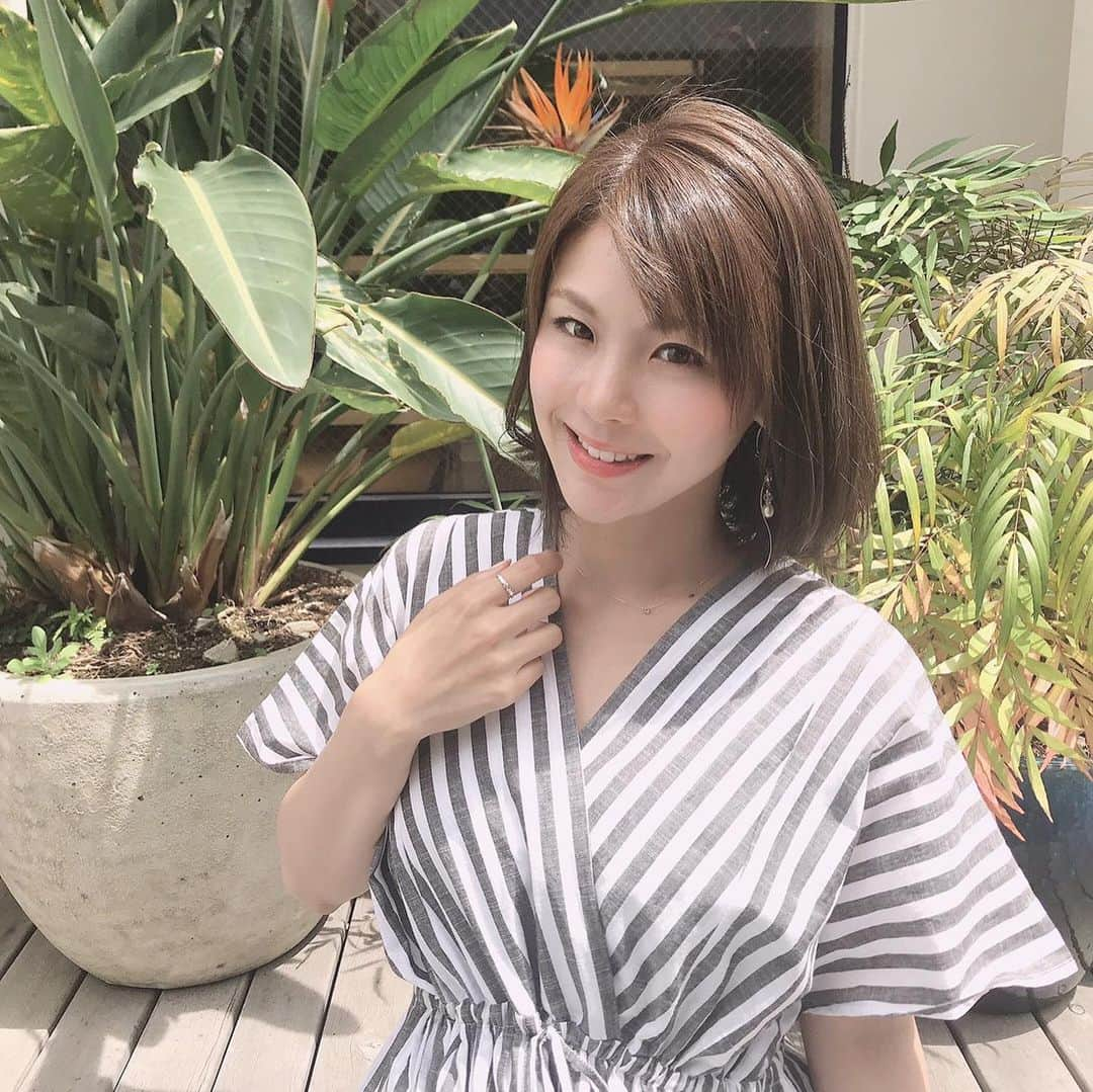 長谷川真美さんのインスタグラム写真 - (長谷川真美Instagram)「💇‍♀️💕 ・ atreve×IBA でカラーリング✨ すごいツヤツヤで良い色〜☺️💗 ・ @ibaseiji さんありがとうございます💕 楽しい時間だった〜👼✨ ・ とっても広い店内で場所もいいし なによりバッチリな髪型にしてもらえて大満足🙌 また行きたいな〜😁💗 ・ #プレミアムカラー #カラー #グレージュ #uniqlo#zara #オトナ女子 #girl #pr #ヘアサロン #原宿ヘアサロン #コラボベース」5月25日 22時13分 - maami.hase