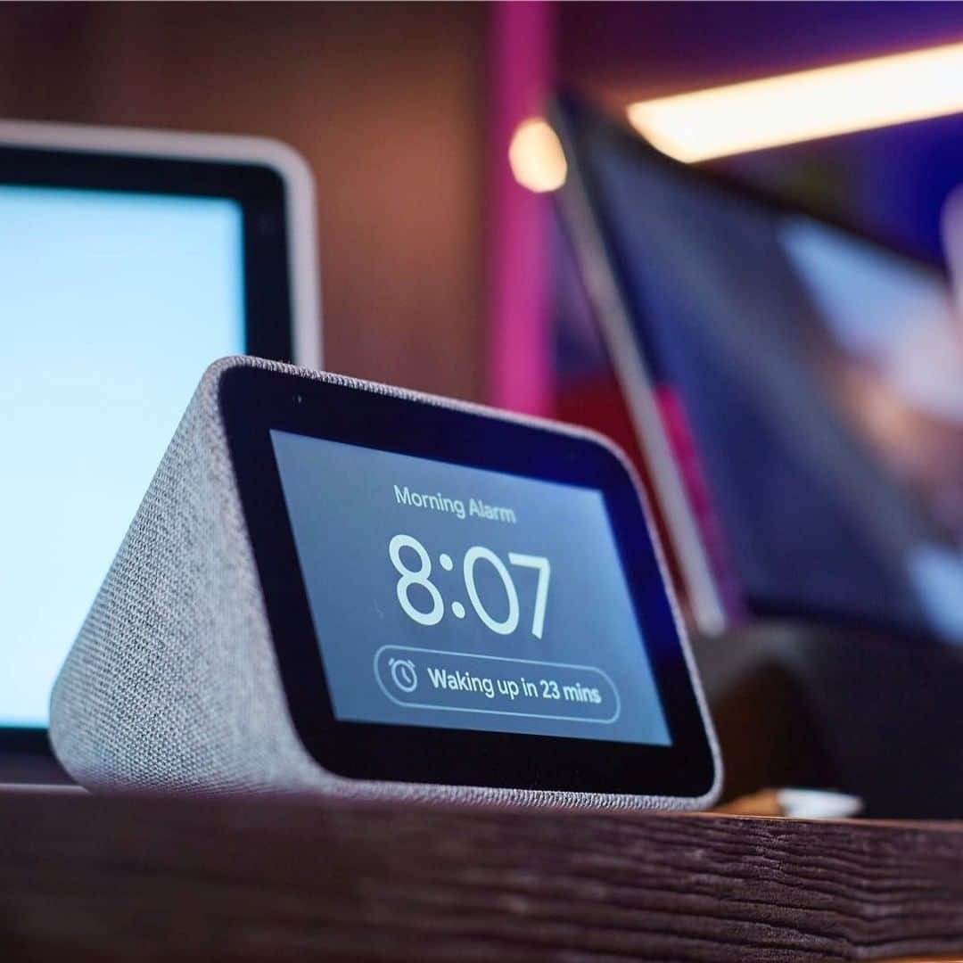 Lenovoさんのインスタグラム写真 - (LenovoInstagram)「Seriously though. What do you think is cuter: newborn kittens or our tiny Smart Clock? #questionoftheday #tech #smart #IoT」5月25日 22時15分 - lenovo