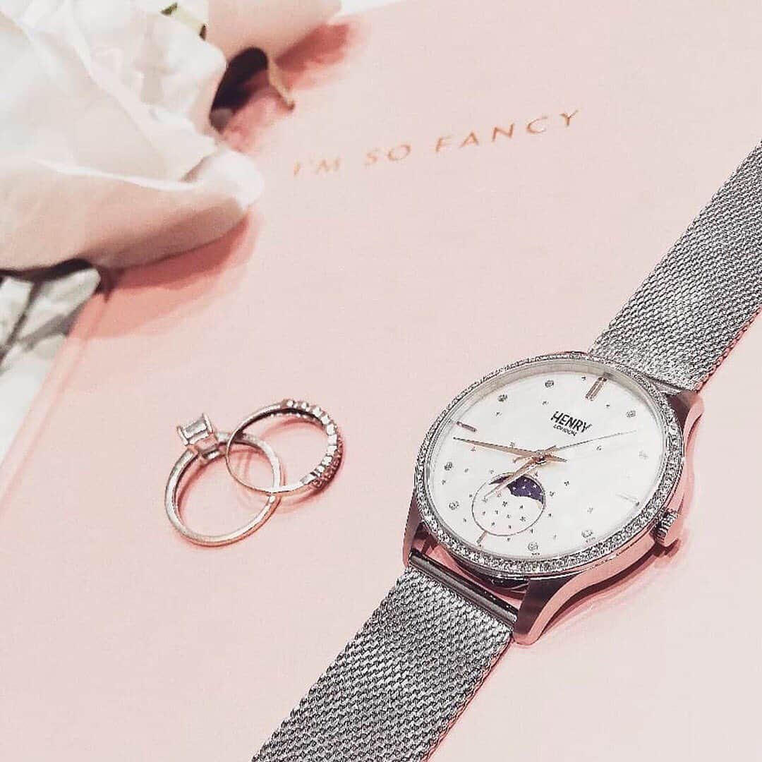 Henry London Official page of Britishさんのインスタグラム写真 - (Henry London Official page of BritishInstagram)「Planning a wedding? Take a look at our collection of beautiful watches... the perfect gifts for you bridesmaids and groomsmen. @the_ordinary_mama . . . #moonphase #moonphasewatch #watchmovement #cosmic #watchmaker #instawatch #horology #mensstyle #zodiacwatch #supermoon #moon #midnight #moonlight #watchaddict #calendarwatch #bluemoon #space . #wedding #weddingideas #weddinggifts #weddingrings #weddingbells #engraving #personalgift #personalgifts #specialmoments #initials #watch #time」5月25日 22時17分 - henrywatches