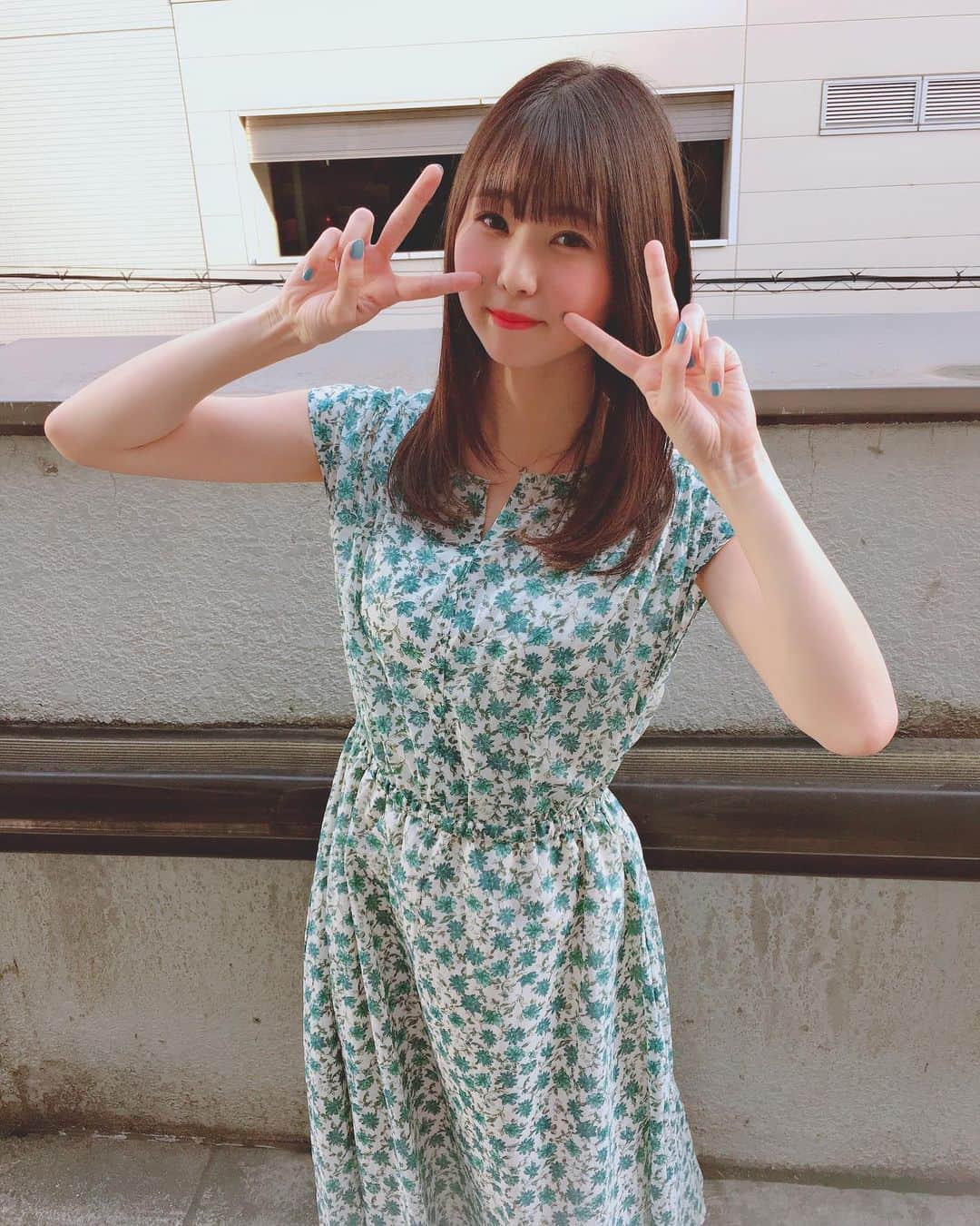 熊沢世莉奈さんのインスタグラム写真 - (熊沢世莉奈Instagram)「今日は大阪にて、握手会でした！！ 私服は(@gu_global )で購入したワンピースだよ🌼💙 ネイルもブルーで合わせてみました💅💙」5月25日 22時28分 - kuma_0417