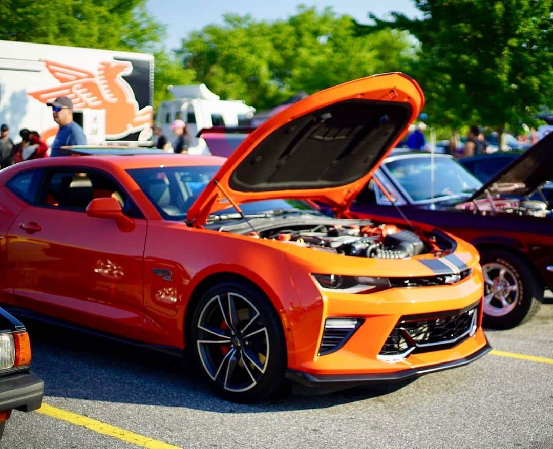 Hot Wheelsさんのインスタグラム写真 - (Hot WheelsInstagram)「We’ve made our way east to Charlotte, NC for the 5th stop of the Hot Wheels Legends Tour, and oh boy, this is going to be a good one! 👌 Make sure to tag #HotWheelsLegends to share all of the sights and sounds you’ll be seeing today. Tune in later to see which legendary ride will be joining us this year at SEMA 2019!」5月25日 22時21分 - hotwheelsofficial