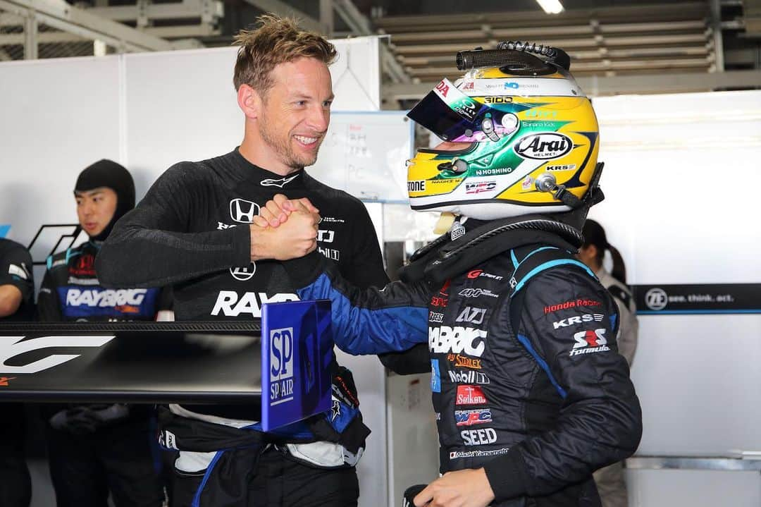 ジェンソン・バトンさんのインスタグラム写真 - (ジェンソン・バトンInstagram)「P7 for @naokiyamamoto_official and myself in qualifying today in Suzuka for round 3 of the @supergt_official Champs. Should be a fun race tomorrow with most cars pretty close on pace 💪🏽 #supergt #teamKunimitsu #honda #nsx #suzuka @team_kunimitsu_official 📸by @shigeyoshi_male」5月25日 22時21分 - jensonbutton