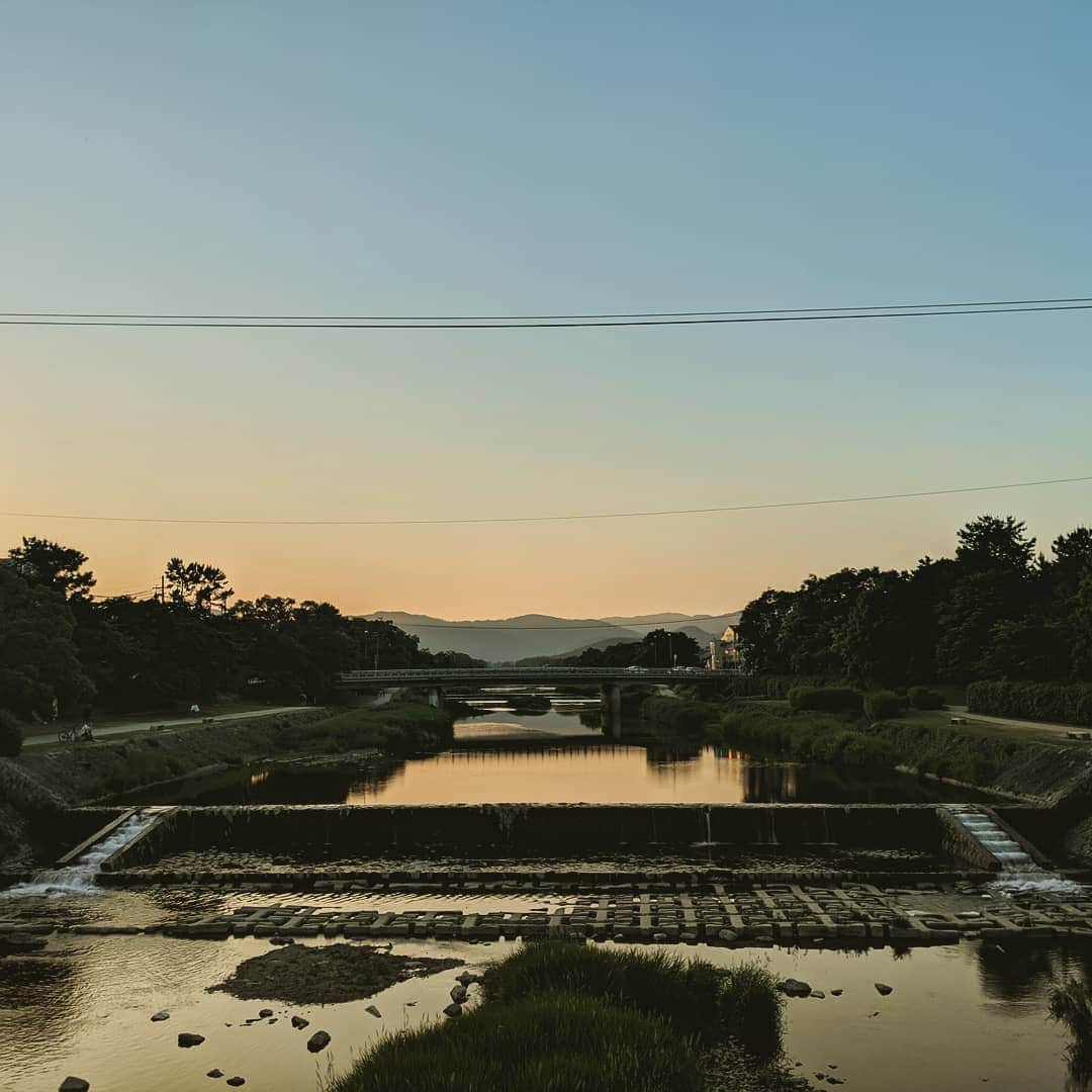 City of Kyoto Official Accountさんのインスタグラム写真 - (City of Kyoto Official AccountInstagram)「Today's Kamo river in Kyoto. Summer is just around the corner. #今日の鴨川 #夏の訪れ  2019年5月25日撮影。  #visitkyoto #visit_kyoto #kyotogenic #art_of_japan #japan_of_insta #loves_united_kyoto #kyototravel #japantrip #kyototrip #ig_kyoto #kyoto_style #kyotohiddengems #riverside #sunny  Kyoto Official Travel Guide http://kyoto.travel/en  #京都 #京都ジェニック  #未来に残したい京都  #京都好きな人と繋がりたい #とっておきの京都 #そうだ京都行こう #原風景  オフィシャルサイト「京都観光NAVI」 http://ja.kyoto.travel」5月25日 22時32分 - visit_kyoto