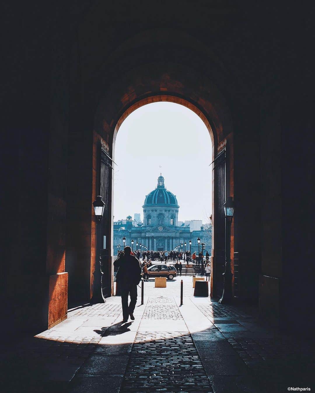 nathparisのインスタグラム：「Entrance #paris」
