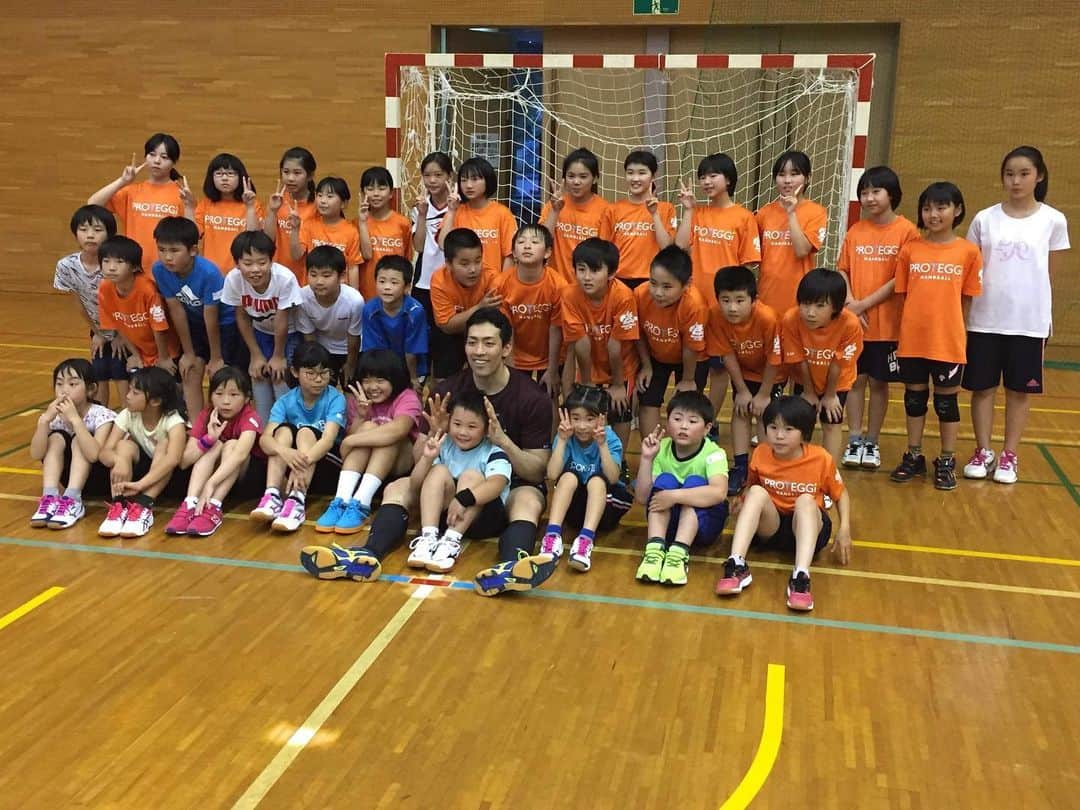 銘苅淳のインスタグラム：「奈良県行ってきた！ 安堵の里ハンドボールクラブ☆ 中学生だったゆいかも大学卒業したぜ。 ハンドボールは楽しいねー。」