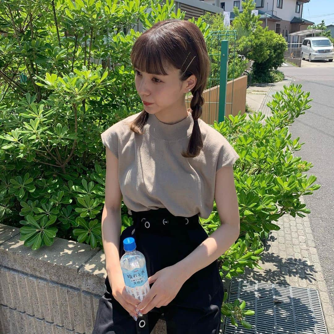 小田川エリカさんのインスタグラム写真 - (小田川エリカInstagram)「・ 今日も暑い☀️ しっかり水分補給しようね🍧🍧 今日はなんのアイス食べようかな。 #me#code#私服#エリカの私服 #ベーシックフレンチスリーブライトニット  #titivate#ティティベイト#titivatestyle #プチプラ(@titivatejp)」5月26日 9時38分 - 0904.erika