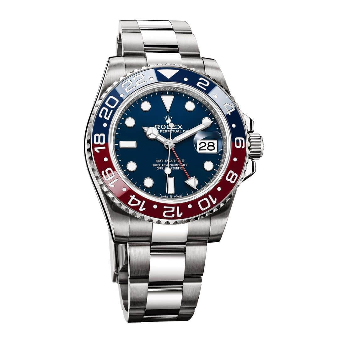 HYPEBEASTさんのインスタグラム写真 - (HYPEBEASTInstagram)「@rolex introduced the GMT-Master II in 18ct white gold. The timepiece — which utilizes the first GMT-Master’s original blue dial set against the “Pepsi” color scheme — features a new 3285 calibre movement, 70-hour power reserve and 24-hour bi-directional rotating bezel. Pricing is set at approximately $37,000 USD.  Photo: Rolex」5月26日 9時39分 - hypebeast