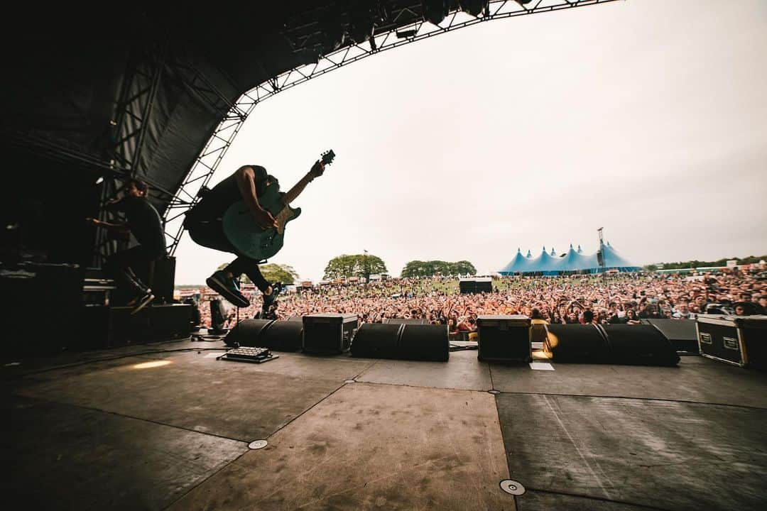 Simple Planさんのインスタグラム写真 - (Simple PlanInstagram)「Slam Dunk in Leeds was amazing! Thank you to everyone who rocked with us today! 🤘🏻🤘🏻🤘🏻🇬🇧🇬🇧🇬🇧 London, see you tomorrow! 🙌🏻🙌🏻🙌🏻 @slamdunkmusic 📸: @goodguychady」5月26日 8時22分 - simpleplan