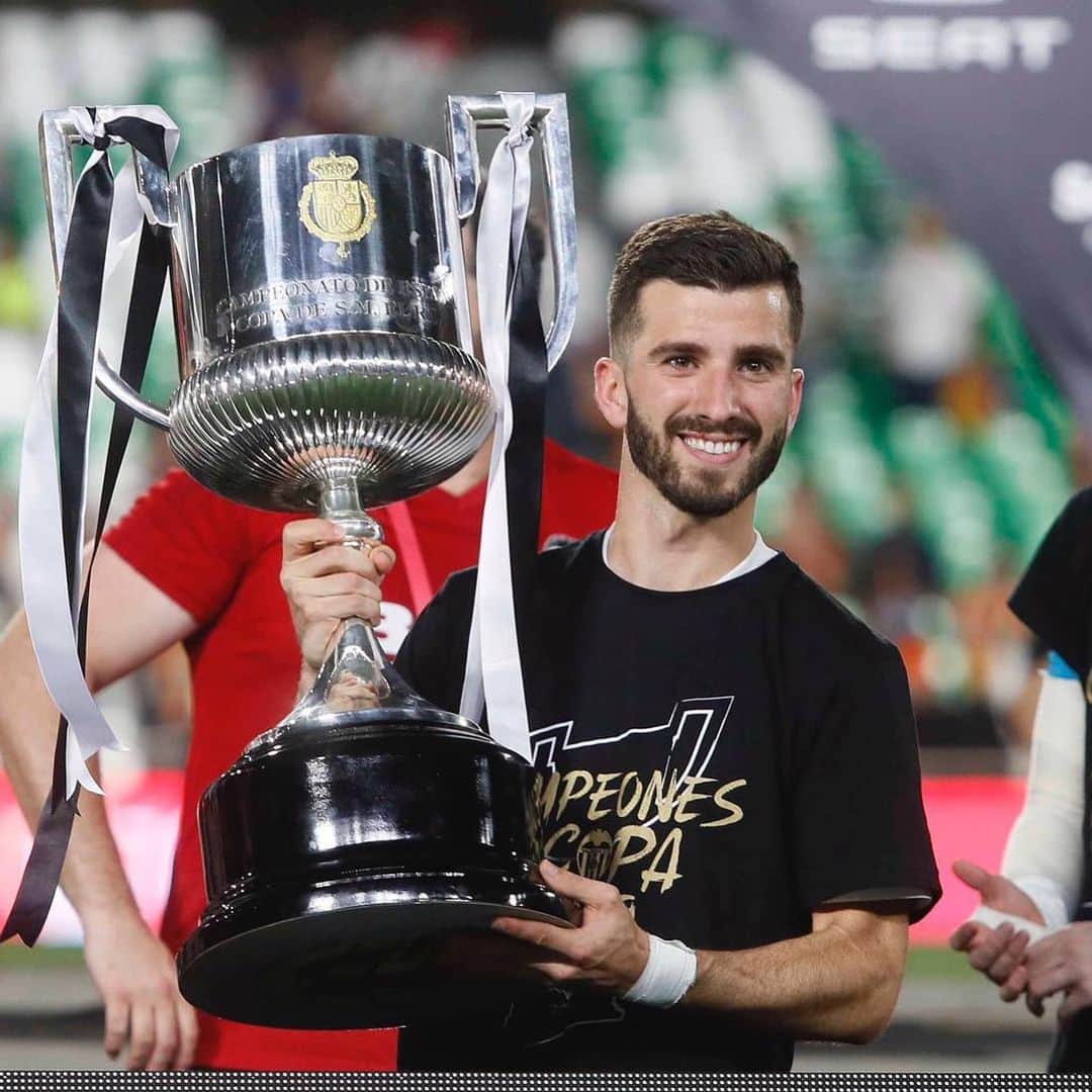 ホセ・ルイス・ガヤのインスタグラム：「25 de mayo, mi mejor regalo!!!! Mil gracias por las felicitaciones.... Amunt sempre! 🏆😃」