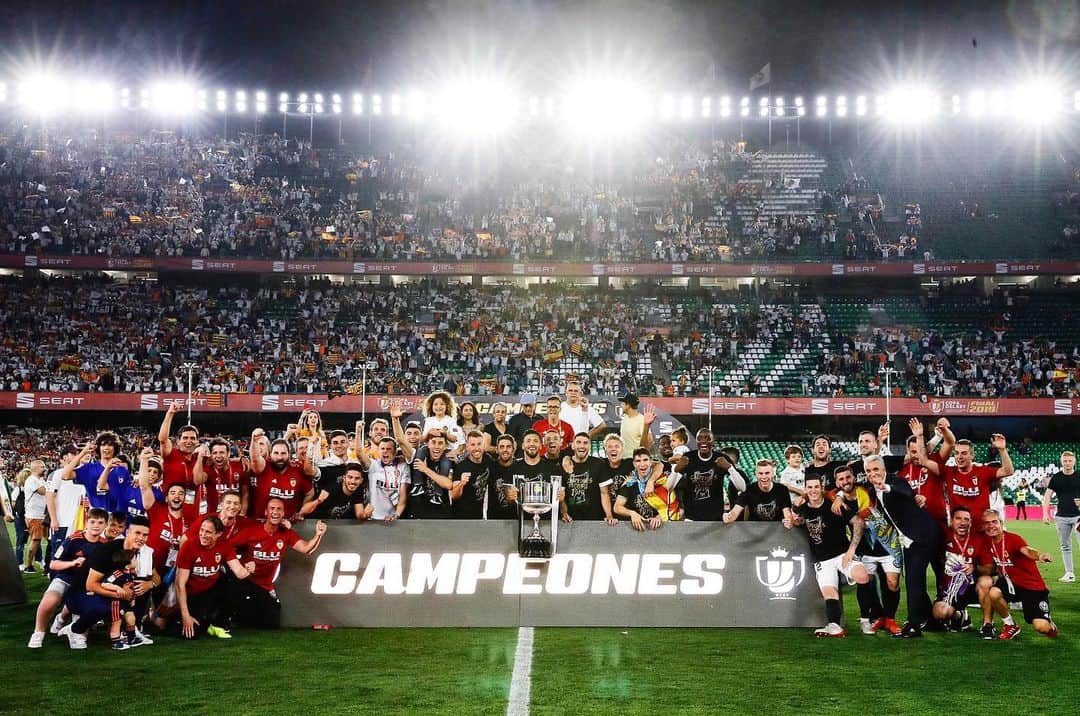 ノルベルト・ムラーラ・ネトのインスタグラム：「CAMPEONES!! 🏆🦇 #copadelrey #amuntvalencia」