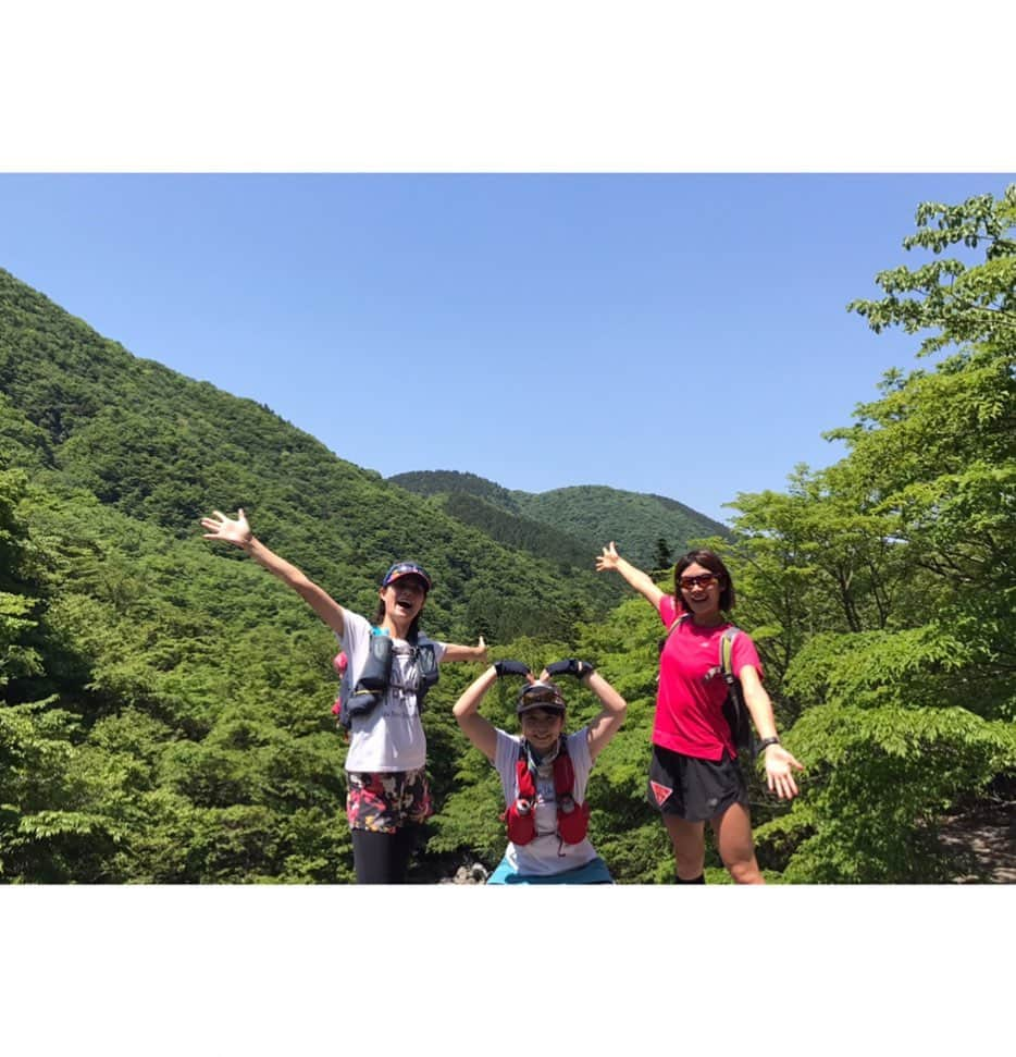 西谷綾子さんのインスタグラム写真 - (西谷綾子Instagram)「✴︎ 富士山に見惚れながら新緑に癒され…😍💓 トレイルラン🏃‍♀️約12km🐾 ・ お喋りしながらも楽しいっ🙌 無心になれるのも好き🎶🙂 ・ 自然と触れ合う時間は 私にとってリフレッシュ法の1つでもある☘️✨ ・ 3時間切りのためにも良いトレーニングにっ💓 ・ #トレイルランで繋がる #新たなお友達 #トレイルランニング  #トレイルシューズ #ニューバランス  #静岡 #富士山 #自然 #新緑  #training #newbalance #enjoy #trail #fujiyama」5月26日 8時37分 - ayako.nishitani