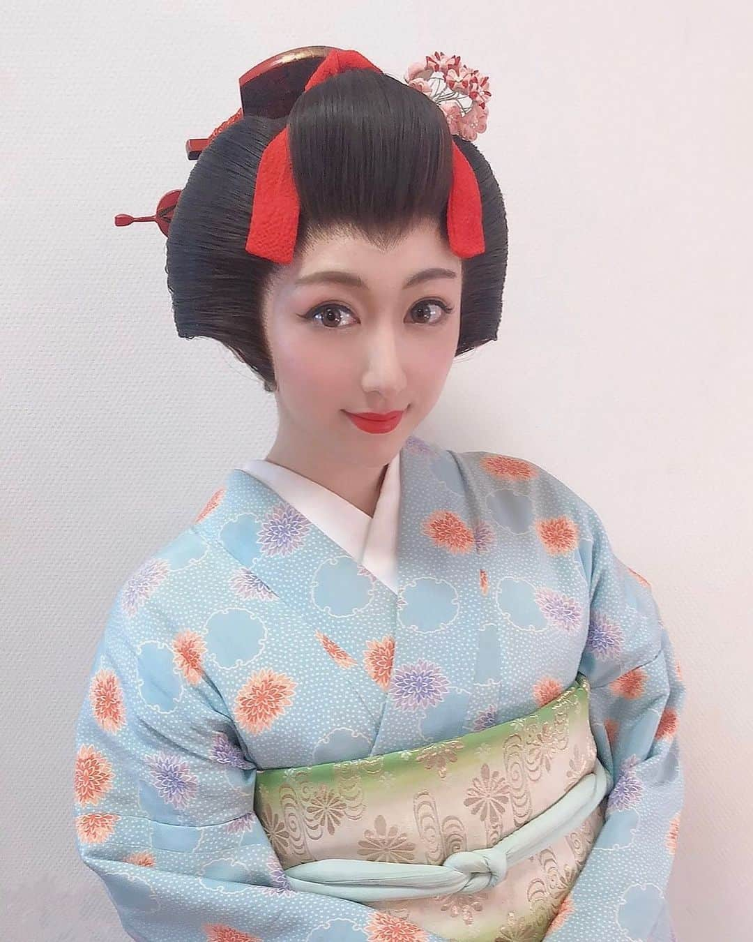 朝比奈南さんのインスタグラム写真 - (朝比奈南Instagram)「舞台 サゼン 本日で千秋楽です！！！毎公演たくさんのお客様にご観劇いただきとても嬉しい✨✨ 千秋楽もがんばります！  #舞台 #時代劇 #丹下左膳 #日本 #japan #日本髪 #着物 #お着物 #和 #kimono #fashion #衣装 #ヘアスタイル #舞台メイク #女優」5月26日 8時40分 - minami_asahina