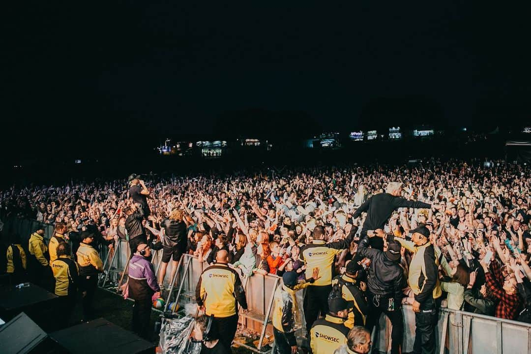 All Time Lowさんのインスタグラム写真 - (All Time LowInstagram)「Thank you Slammy D North !! What an insane show! Old songs, new song, and everything in between. Still buzzing!! #GetawayGreen 📸: @ashleyosborn」5月26日 8時58分 - alltimelow