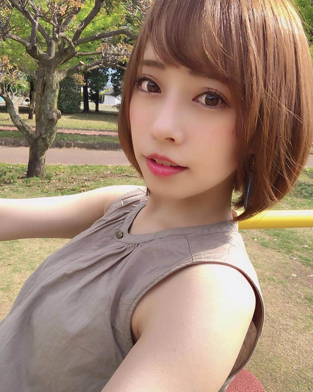 美女美容事情さんのインスタグラム写真 - (美女美容事情Instagram)「《公園で😄🎶》⠀ *⠀ リポストを使って、素敵な写真📷✨を投稿されてる方を紹介させて頂く⠀⠀⠀⠀ 【💄美女美容事情💅】のコーナーです✨⠀ *⠀⠀⠀⠀⠀⠀⠀ いいねやコメント、フォローして応援してね❤︎🥰🎶⁣⠀ *⠀⠀⠀⠀⠀⠀⠀ 今回ご紹介させて頂きますのは❤︎⠀ 戸梶めぐみさん< @mchoco317 >の素敵なお写真📸⠀ *⠀ ご友人の親子と公園で過ごされたそうです🥰気持ちのいい天気が伝わる一枚📷落ち着いた表情に癒されます😊⠀ *⠀⠀ 戸梶めぐみさんのアカウントには他にも素晴らしい投稿が沢山ありますので是非覗いてみて💁‍♀️💙⠀ *⠀⠀ 戸梶めぐみさん< @mchoco317 >⠀ 素敵な投稿ありがとうございました☺️📸✨⠀⠀⠀⠀⠀⠀⠀⠀ △▼△▼△▼△▼△▼△▼△▼△▼△▼⠀⠀⠀⠀⠀⠀⠀⠀⠀⠀⠀⠀⠀⠀⠀⠀⠀⠀⠀⠀⠀⠀⠀⠀⠀⠀⠀⠀⠀⠀⠀⠀⠀ ❤🧡💛「美女美容事情」💚💙💜⠀⠀⠀⠀⠀⠀⠀⠀⠀⠀⠀⠀⠀⠀⠀ 👇掲載ご希望の方は👇⠀⠀⠀⠀⠀⠀⠀⠀⠀⠀⠀⠀⠀⠀⠀⠀ @b_b_j.jタグ付けと🖤 # ビジョビ⠀🖤⠀⠀⠀⠀⠀⠀⠀⠀⠀⠀⠀⠀⠀⠀⠀ をタグ付けお願いします✨⠀⠀⠀⠀⠀⠀⠀⠀⠀⠀⠀⠀⠀⠀⠀⠀ ――――――――――――――――⠀⠀⠀⠀⠀⠀⠀⠀⠀⠀⠀⠀⠀⠀⠀⠀⠀⠀⠀⠀⠀⠀⠀ ～姉妹アカウントのご紹介～⠀⠀⠀⠀⠀⠀⠀⠀⠀⠀⠀⠀⠀⠀⠀⠀⠀⠀⠀⠀⠀⠀⠀⠀⠀⠀⠀ ◇美容情報を紹介している«美女美容事情～Beauty～»⠀⠀⠀⠀⠀⠀⠀⠀⠀⠀⠀⠀⠀⠀⠀⠀⠀⠀⠀⠀⠀⠀⠀⠀⠀⠀ ( @b_b_j.j_b )⠀⠀⠀⠀⠀⠀⠀⠀⠀⠀⠀⠀⠀⠀⠀⠀⠀⠀⠀⠀⠀⠀⠀⠀⠀⠀⠀ ◇美しい旅スポット紹介をしている«美 spot»⠀⠀⠀⠀⠀⠀⠀⠀⠀⠀⠀⠀⠀⠀⠀⠀⠀⠀⠀⠀⠀⠀⠀⠀⠀ ( @b__spo )⠀⠀ ⠀ ◇ビジョビがお届けするセレクトショップ«bi select»⠀ ( @bi_select )⠀ ⠀⠀⠀⠀⠀⠀⠀⠀⠀⠀⠀⠀⠀⠀⠀⠀⠀⠀⠀⠀⠀ よかったらこちらも覗いてみてね✨⠀ ――――――――――――――――⠀⠀⠀ @b_b_j.j⠀⠀ #夏  #お出かけ #ファッション #beauty⠀⠀⠀⠀ #夏コーデ  #夏カラー ⠀⠀⠀⠀ #お出かけコーデ #大人カジュアルコーデ ⠀ #カジュアルファッション #オシャレコーデ⠀⠀ #オトナ女子 #ファッションコーデ ⠀⠀⠀⠀ #ファッション大好き #ファッションスナップ⠀ #美肌ケア #綺麗めコーデ ⠀⠀⠀ #美意識向上 #お出かけスポット ⠀⠀ #スマイル  #女子力アップ ⠀⠀⠀⠀ #きょコ #いつコ ⠀⠀⠀⠀ #大人可愛いコーデ #お洒落な人と繋がりたい⠀ #女子力 #女子力向上⠀⠀⠀⠀ #お散歩コーデ #天気いい ⠀⠀⠀⠀ #naturalbeauty #ootdfashion」5月26日 9時01分 - b_b_j.j