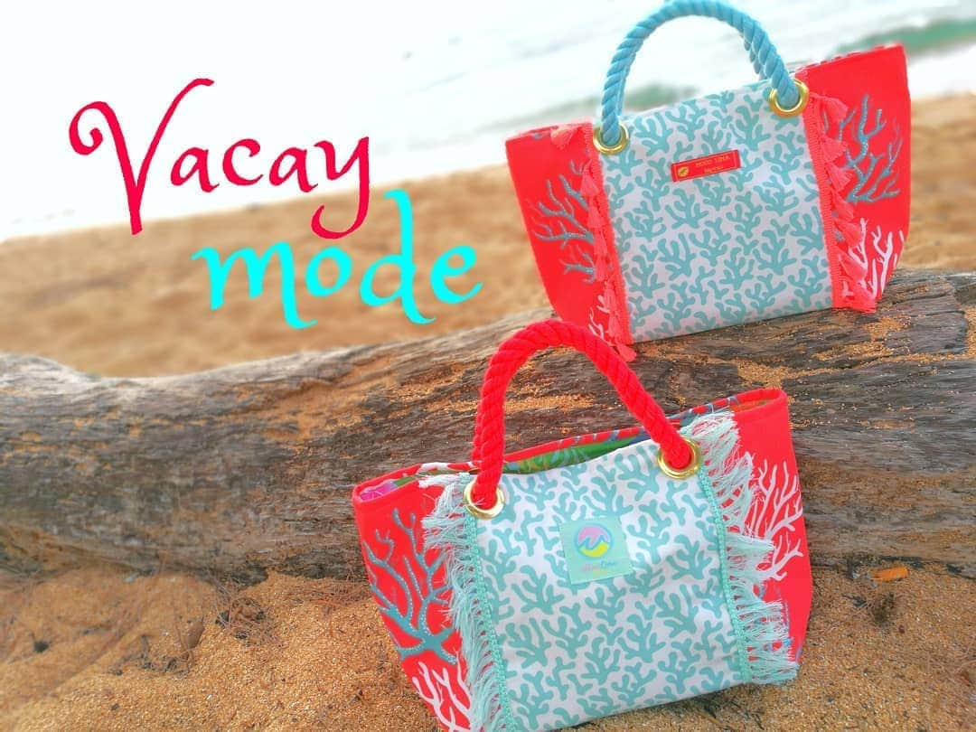 Moco Lima Hawaiiさんのインスタグラム写真 - (Moco Lima HawaiiInstagram)「New* Corals Tote Bag, Made by Moco  #vacation#vacaymode#hawaii#ocean#coral#blue#waves#red#kauai#island#islandgirl#bikinis#mylife#beachstyle#saturday#weekend#music#art#photography#ハワイ生活#バケーション#夏#夏好きな人と繋がりたい#ハワイ好きな人と繋がりたい#海#海好きな人と繋がりたい#モコリマハワイ#ハンドメイドバッグ#ワイキキ  夏がやってきますね♡　夏らしいハワイなバッグが仕上がりました。モコリマハワイショールームにて販売中です。ぜひ遊びにいらして下さいませ。 今日も元気に営業中！  Showroom 13:00-18:00 Open today」5月26日 9時11分 - mocolimahawaii