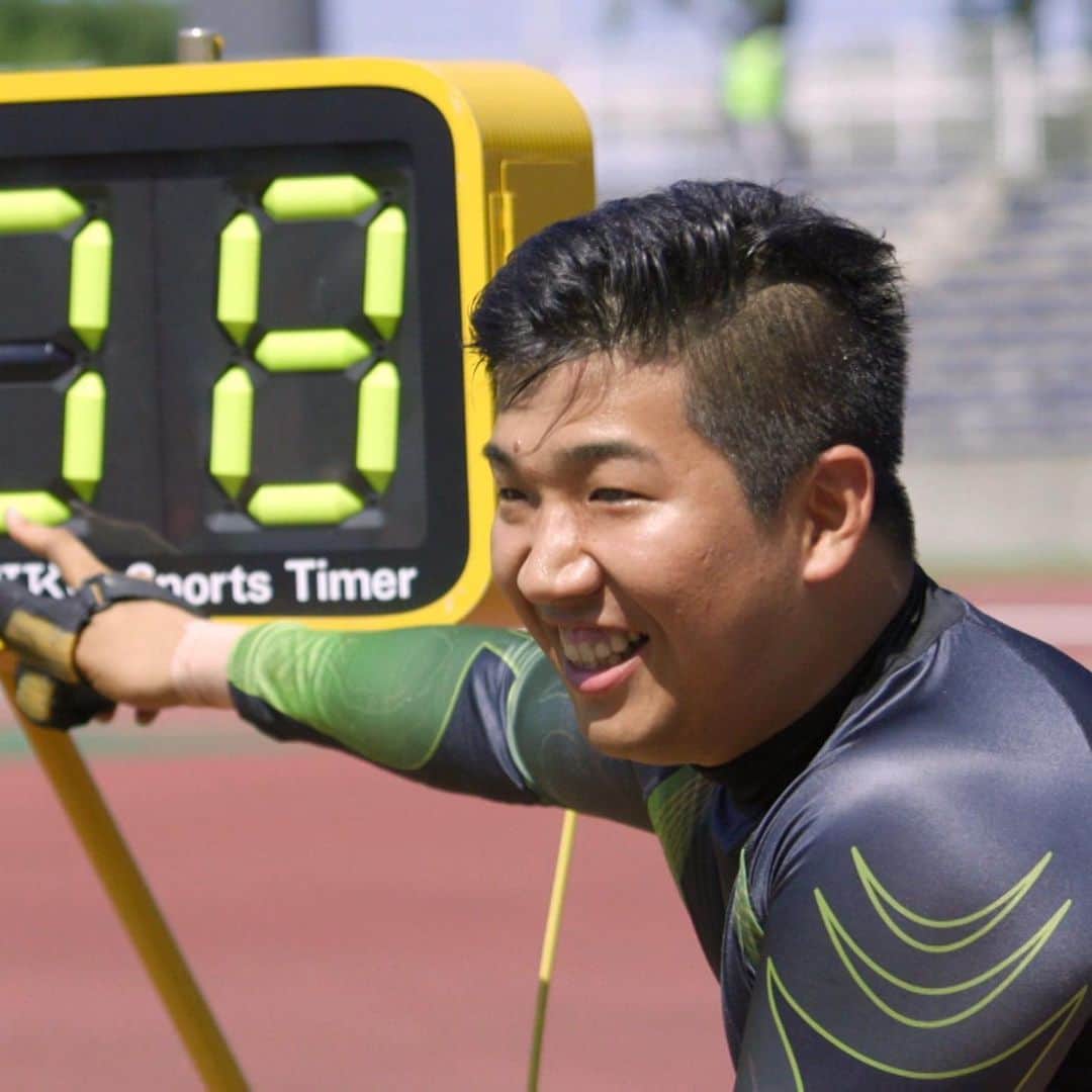 日本テレビ「POWERフレーズ」のインスタグラム：「今夜6:55〜 #車いす陸上 #佐藤友祈 選手  リオパラリンピックで２つの銀メダルを獲得している佐藤選手🥈🥈 しかし、初めて日本代表に選ばれたときは、緊張で吐いてしまったそうです。 その時に気づいた、世界と戦うためのPOWERフレーズを紹介します✨  ナレーターは #卓球 #平野早矢香 さん🏓」