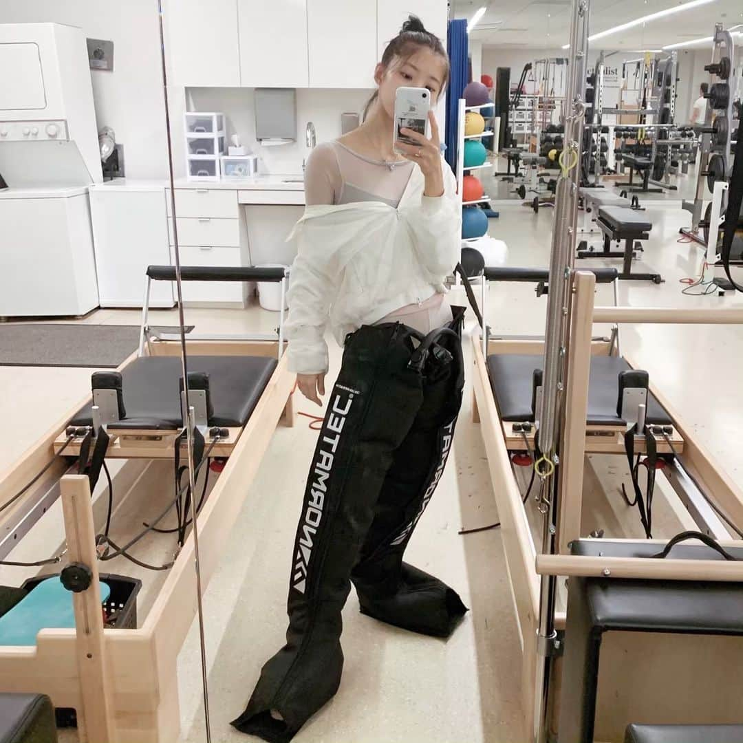 飯島望未さんのインスタグラム写真 - (飯島望未Instagram)「These thigh high boots are better than yours. 👢👢 #Compression」5月26日 9時29分 - nozo0806