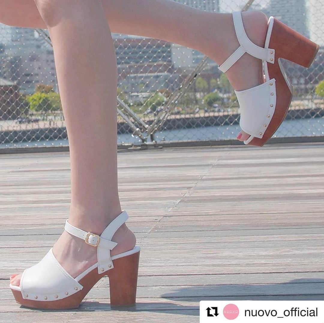 ABCマートさんのインスタグラム写真 - (ABCマートInstagram)「#Repost @nuovo_official with @get_repost ・・・ ＼NEWS📣／⁣ Fitシリーズ💗新作続々♫⁣ ⁣ リゾート感溢れるエスニック調の軽量ウッド風ソールとゴールドのスタッズが可愛い！ 見た目よりもゆったりした履き心地❤️踏み出しやすい形状に仕上げています💁‍♀️ ⁣ ・・・⁣ fit sandal ⁣	ライトウッドストーム9.5 NE60148 \¥5,900（税別）⁣ ・⁣ 🛍商品購入は全国の@abc_mart_japan @maison_charlotte オンラインサイトにて💡⁣ ・・・⁣ #NUOVOはヌオーヴォと読みます⁣ #NUOVO⁣ #ヌオーヴォ⁣ #nuovofitsandal⁣ #ふわふわインソール⁣ #scarpenuove⁣ #新鞋子⁣ #รองเท้าคู่ใหม่⁣ #ABCマート⁣ #ABCMART⁣ #働く女子⁣ #パンプスコーデ⁣ #ootd #noheelsnolife #高みえ⁣ #5000円以上のお買い上げで送料無料」5月26日 9時31分 - abc_mart_japan