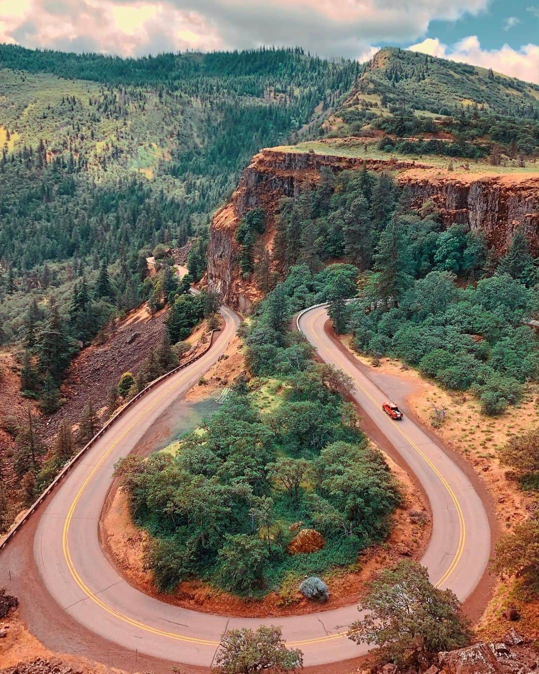 wacameraのインスタグラム：「Take off to Japan. See you soon Oregon. 長かった旅もおしまい。日本へ帰ります。ありがとオレゴン。」