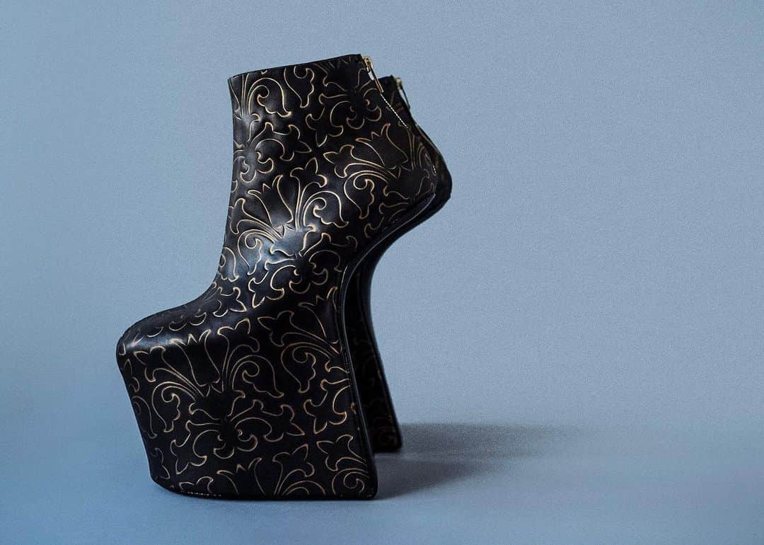 ノリタカタテハナのインスタグラム：「Heel-less Shoes Series, 2019﻿ ﻿ @heelless_shoes﻿ ﻿ #noritakatatehana﻿ #heellessshoes﻿」