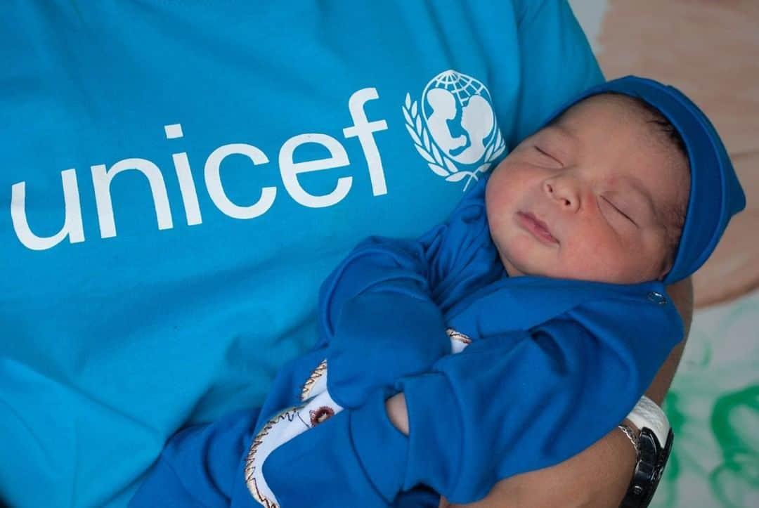 unicefさんのインスタグラム写真 - (unicefInstagram)「2,300 children living with HIV 10,000 newborns 25,000 pregnant women  And counting… @unicefvenezuela is keeping families and children safe with 30 tonnes of medicine and health supplies to stop the spread of infectious diseases in Venezuela. #ConLosNiñosDeVenezuela」5月26日 0時45分 - unicef