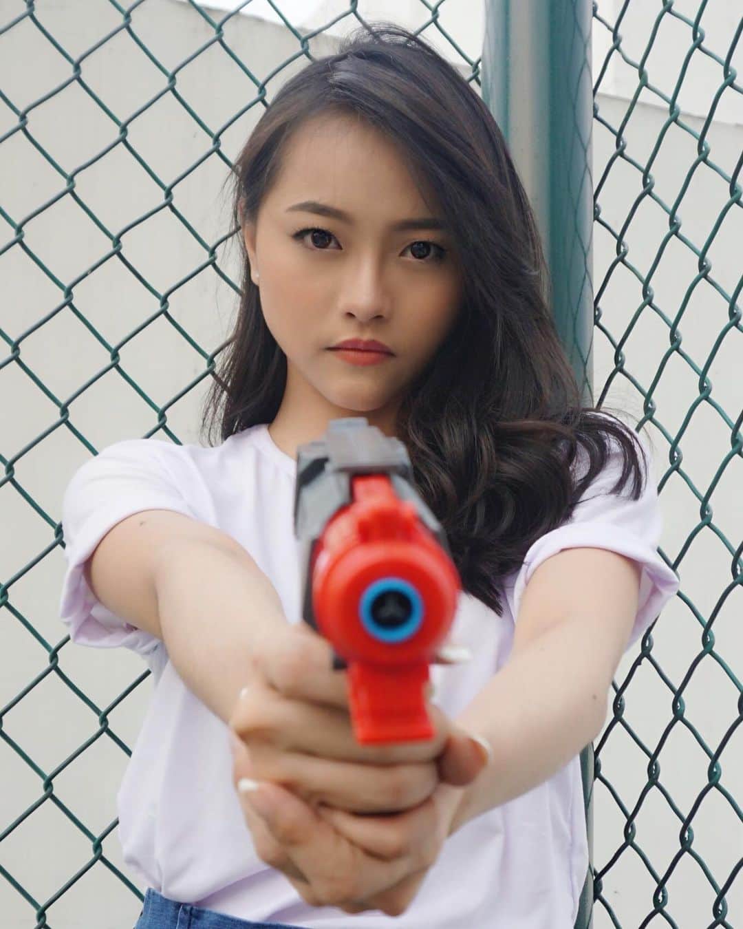 ロナ・アングラエニのインスタグラム：「Doooorr! 🔫💕」