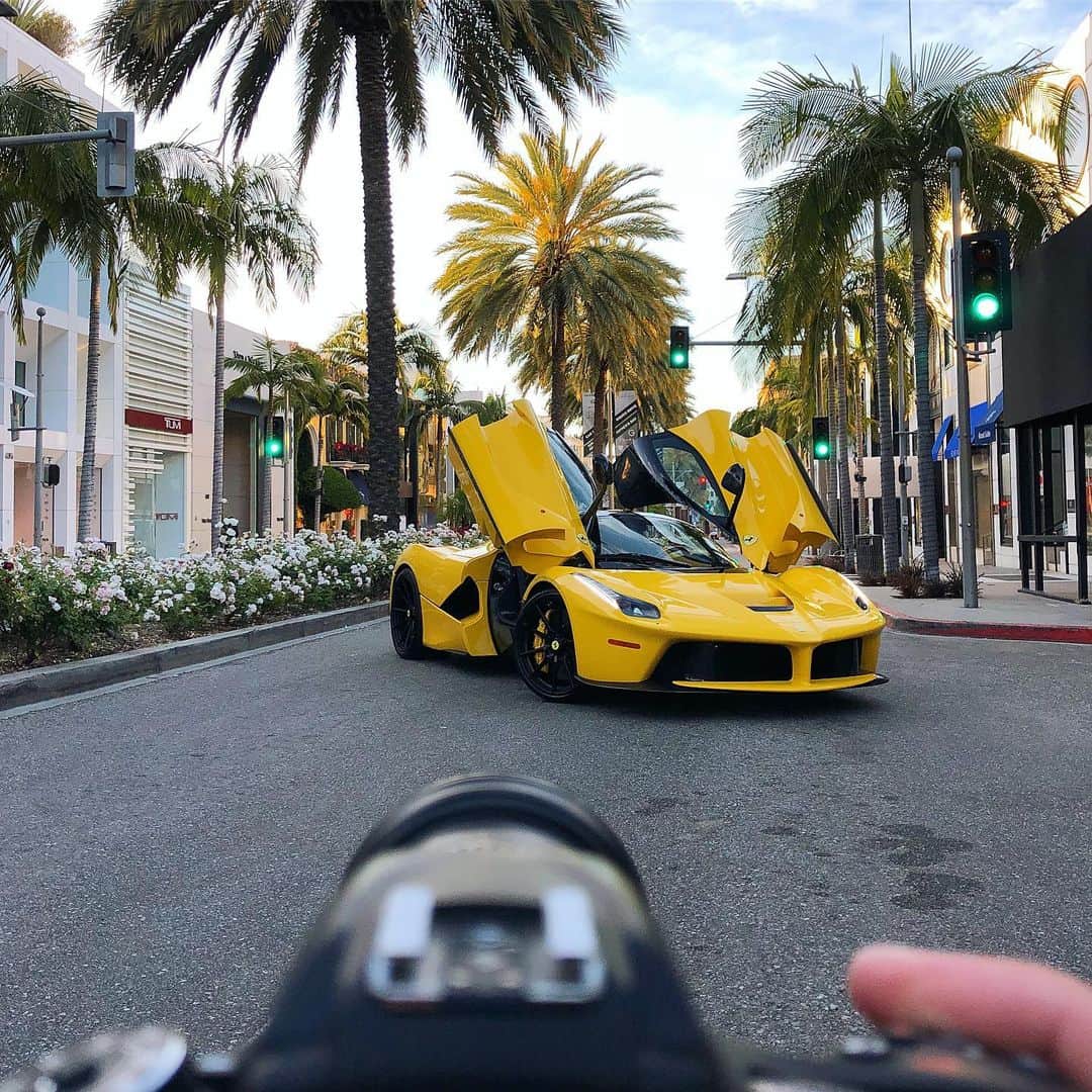 Dirk A. Productionsさんのインスタグラム写真 - (Dirk A. ProductionsInstagram)「SWIPE to see more of the supercars I had the honor of driving to shut down Rodeo Drive with earlier this week for some shots @wiresonly @dirkap Behind-The-Trigger Since 2004 #Lamborghini #SVJ #Ferrari #LaFerrari #RodeoDrive #BeverlyHills #90210 #F12 #SupercarFocus #DoingItSinceIWas13🙏」5月26日 0時49分 - supercarfocusdotcom