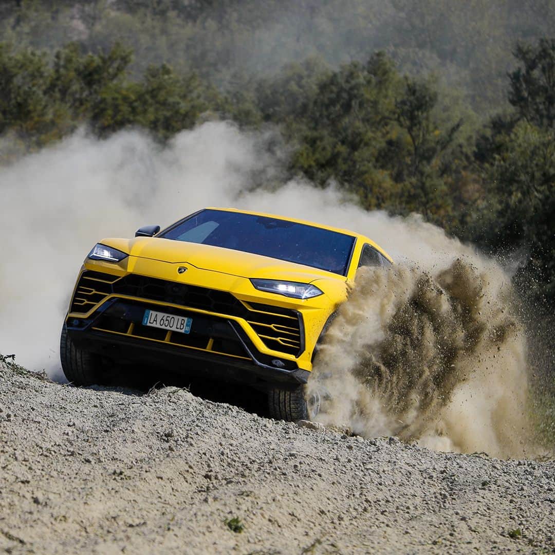 ランボルギーニのインスタグラム：「Discover its off-road possibilities, create your own path of power, with the ANIMA Selector TERRA mode on.  #Lamborghini #Urus #SinceWeMadeItPossible #PathsOfPower」