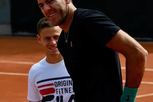 ディエゴ・シュワルツマンさんのインスタグラム写真 - (ディエゴ・シュワルツマンInstagram)「Todo listo en @rolandgarros !!! Ultima práctica antes del debut de mañana Domingo vs Fucsovics 👊🎾🔥🇫🇷😬」5月26日 1時06分 - dieschwartzman