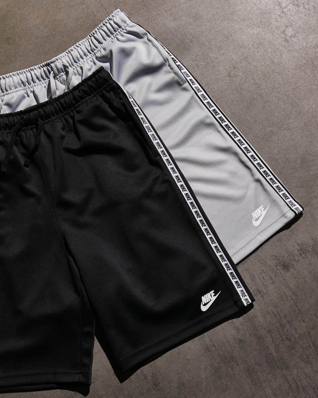 FOOTASYLUMさんのインスタグラム写真 - (FOOTASYLUMInstagram)「Get taped up. The Junior @nikesportswear Repeat Tape Shorts in Black and Grey. - - - #WeAreFootasylum #footasylum #nike」5月26日 1時15分 - footasylum